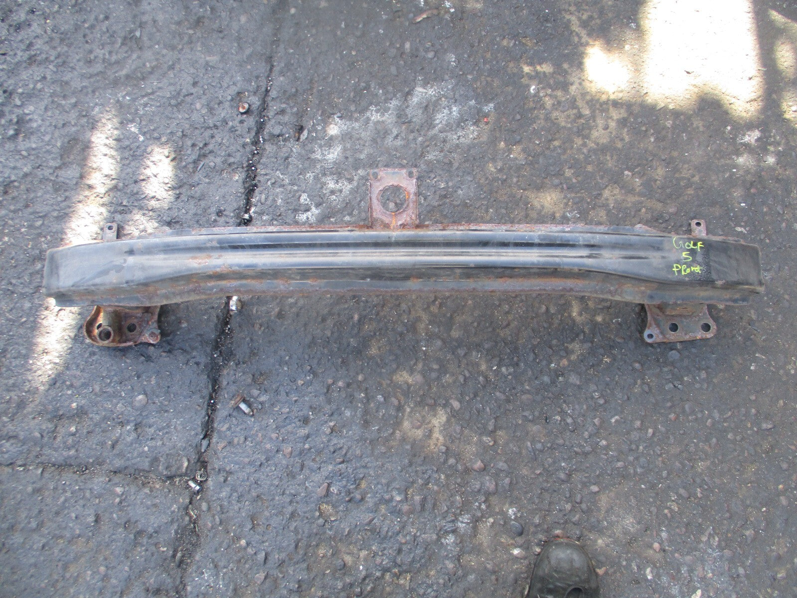 VW VOLKSWAGEN GOLF MK5 2005 FRONT BUMPER REINFORCEMENT CRASH BAR