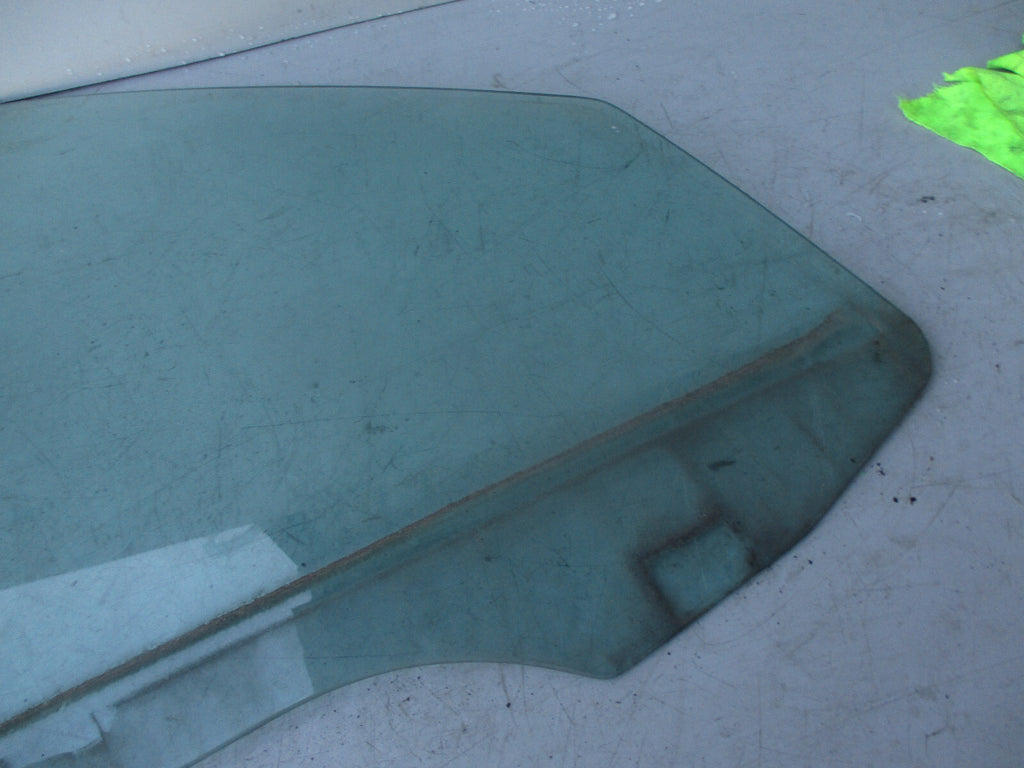 LAND ROVER 2000 OSF DRIVER SIDE FRONT WINDOW GLASS
