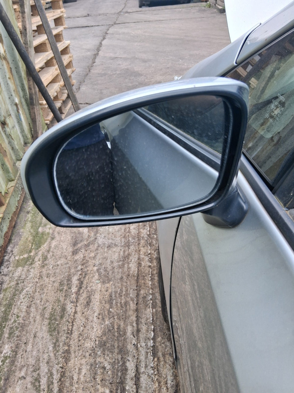 2018 TOYOTA PRIUS V PLUS XW40 NSF PASSENGER SIDE FRONT LEFT WING MIRROR SLIVER