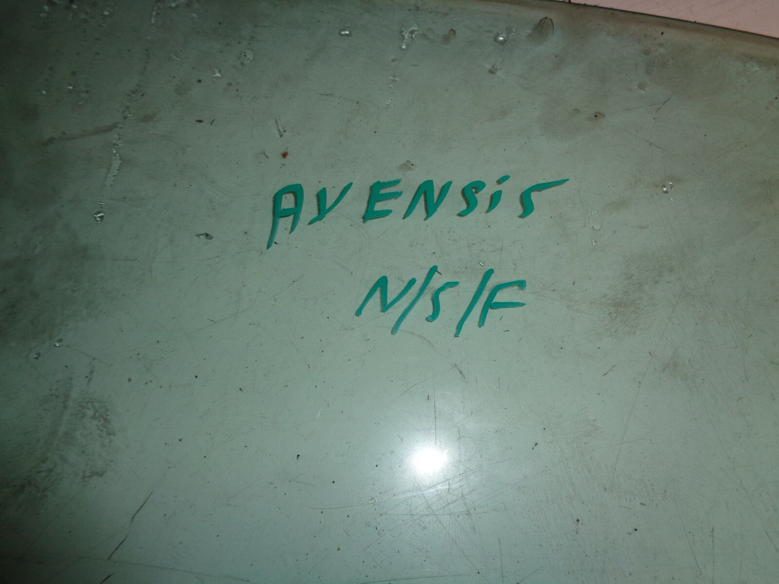TOYOTA AVENSIS 2004 1.8 PETROL NSF PASSENGER SIDE FRONT DOOR WINDOW GLASS
