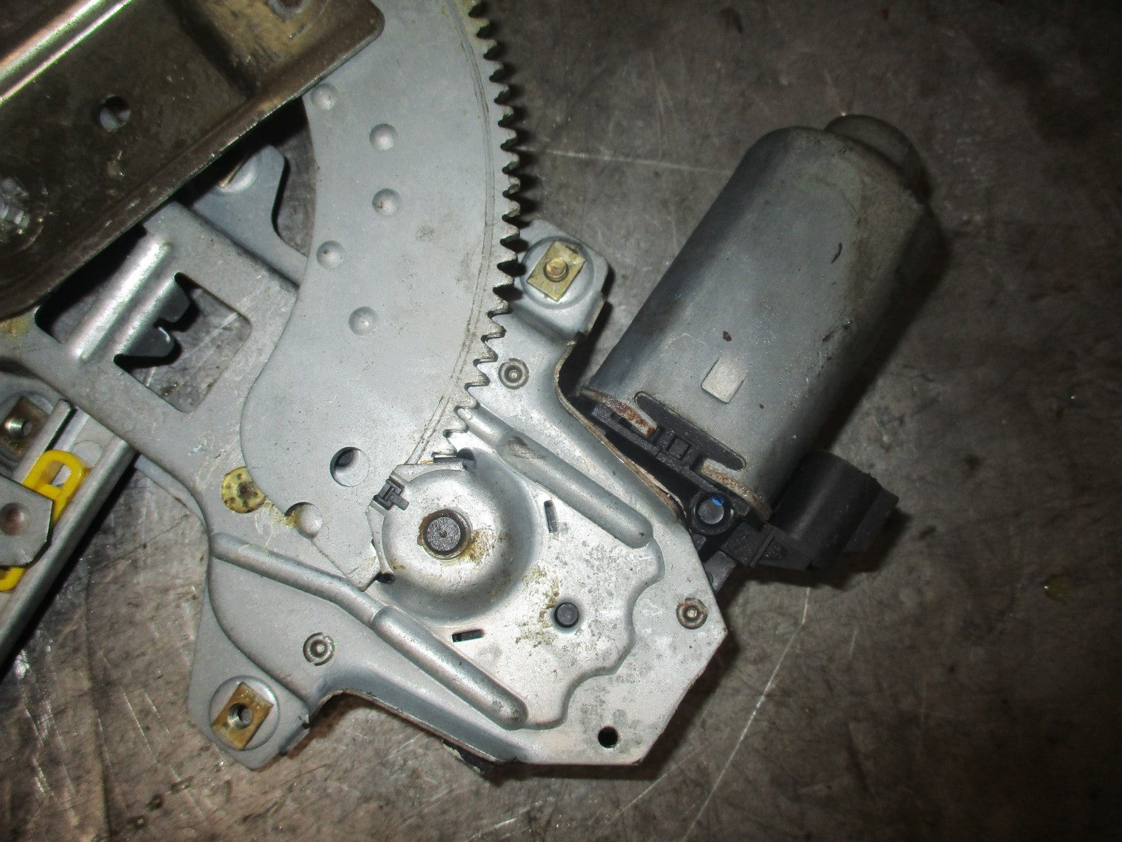 ALFA ROMEO 166 936 NSF PASSENGER SIDE FRONT REGULATOR
