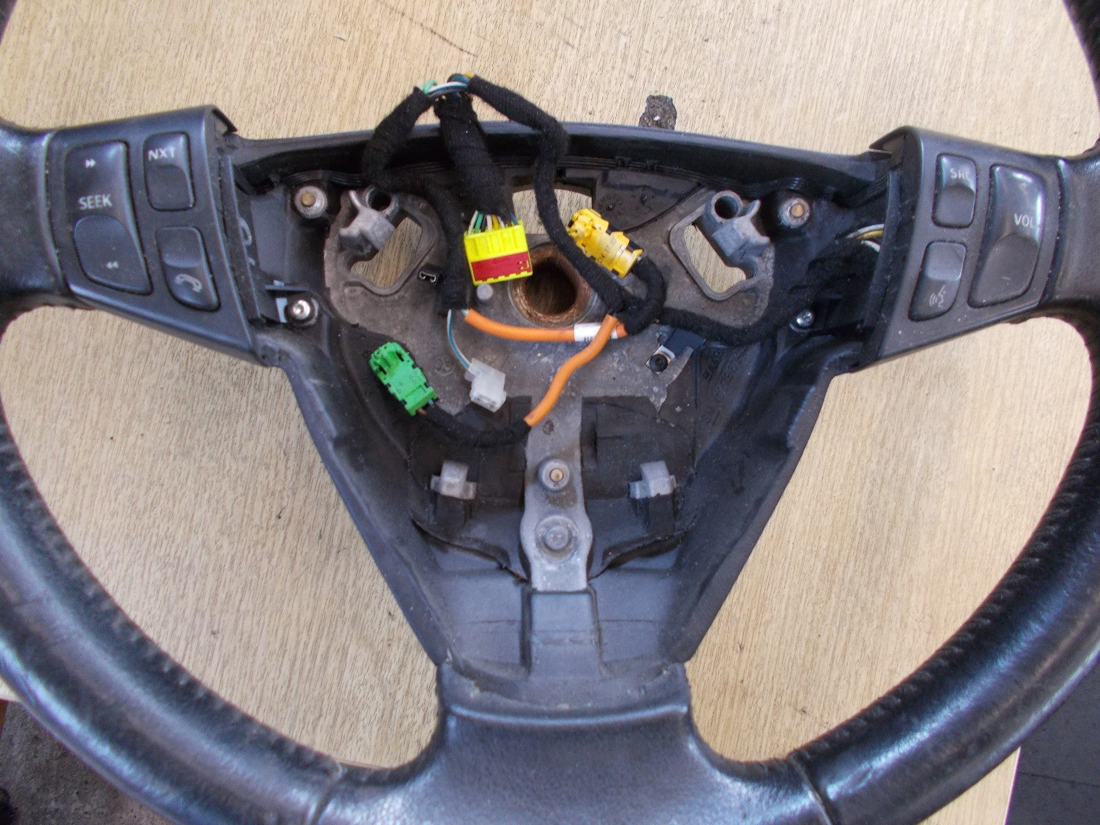 1993 SAAB BLACK LEATHER STEREO CONTROL STEERING WHEEL. NO AIRBAG. GM 12796742