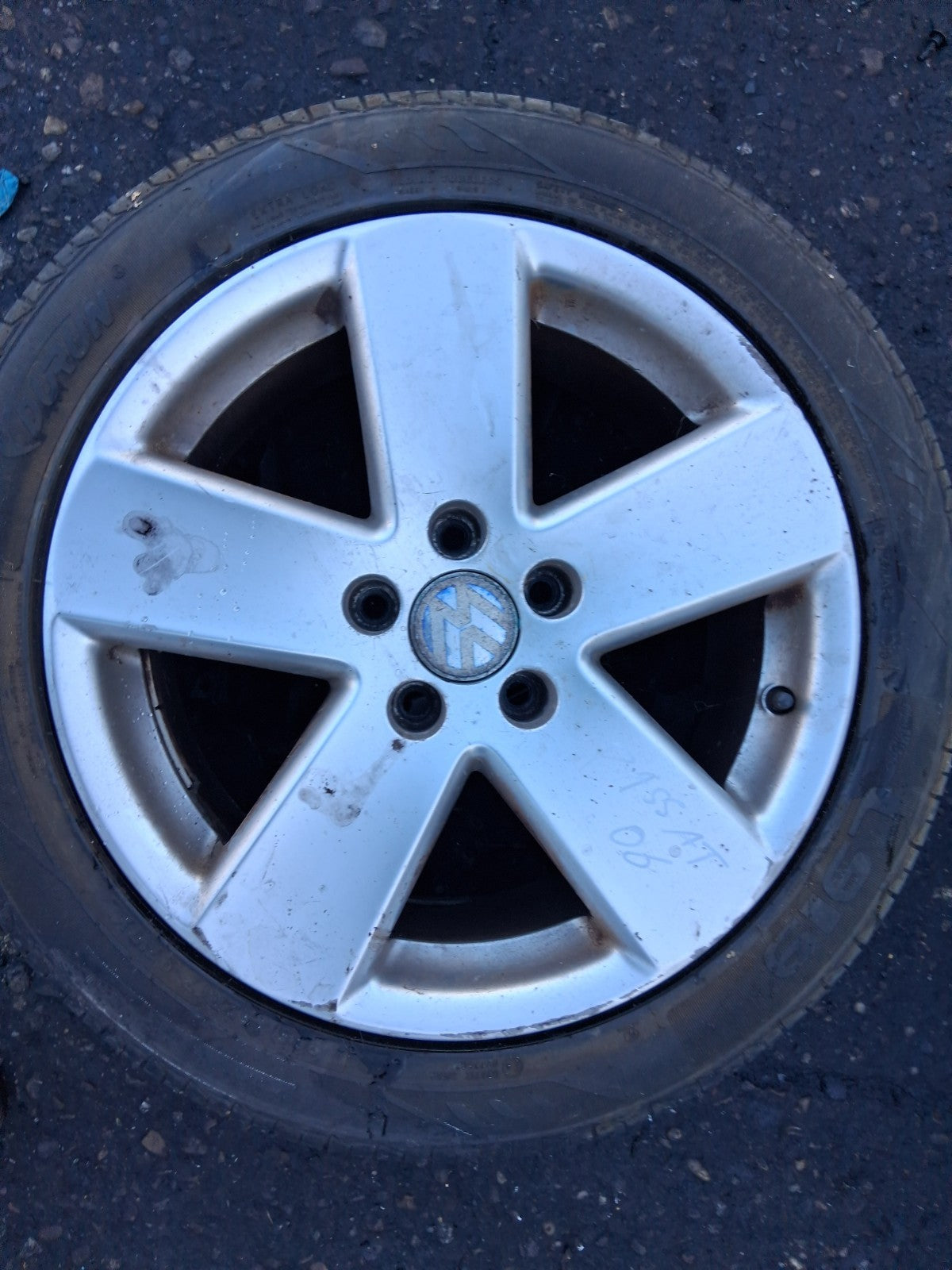 2006 VW VOLKSWAGEN PASSAT B6 17 INCH ALLOY WHEEL WITH TYRE 235/45R17