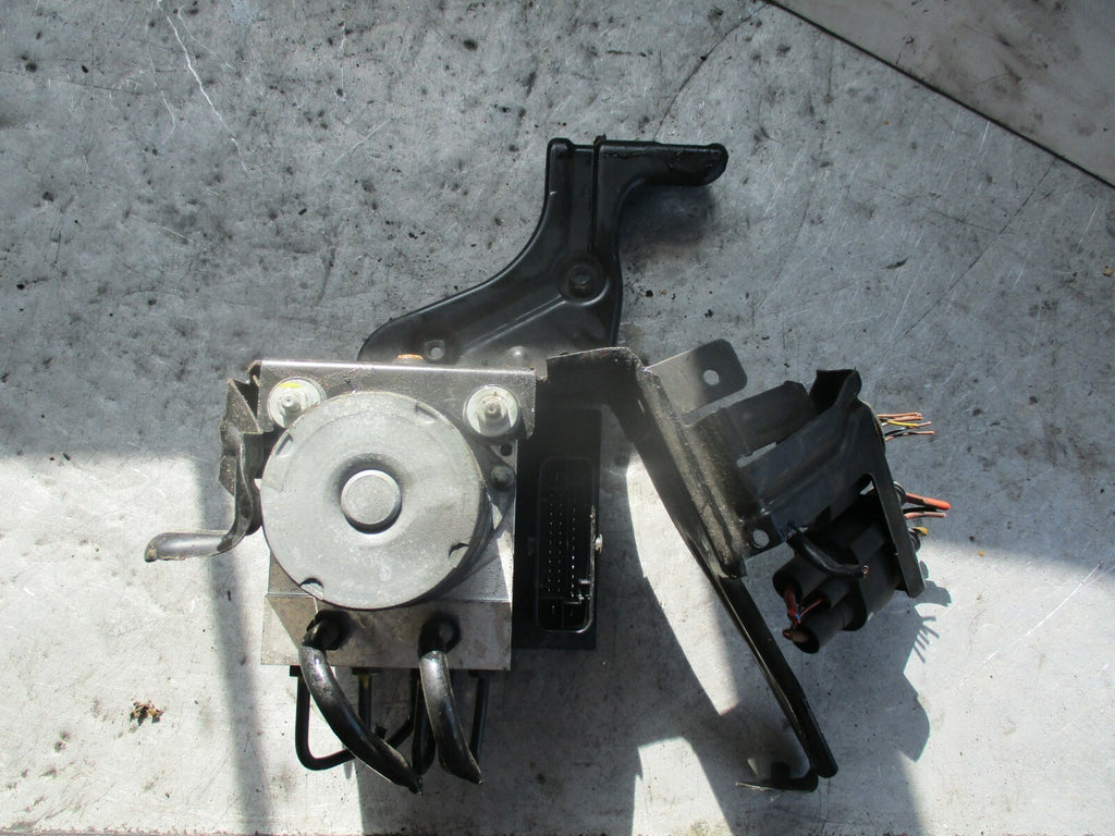 AUDI A4 B7 ABS PUMP & CONTROL MODULE