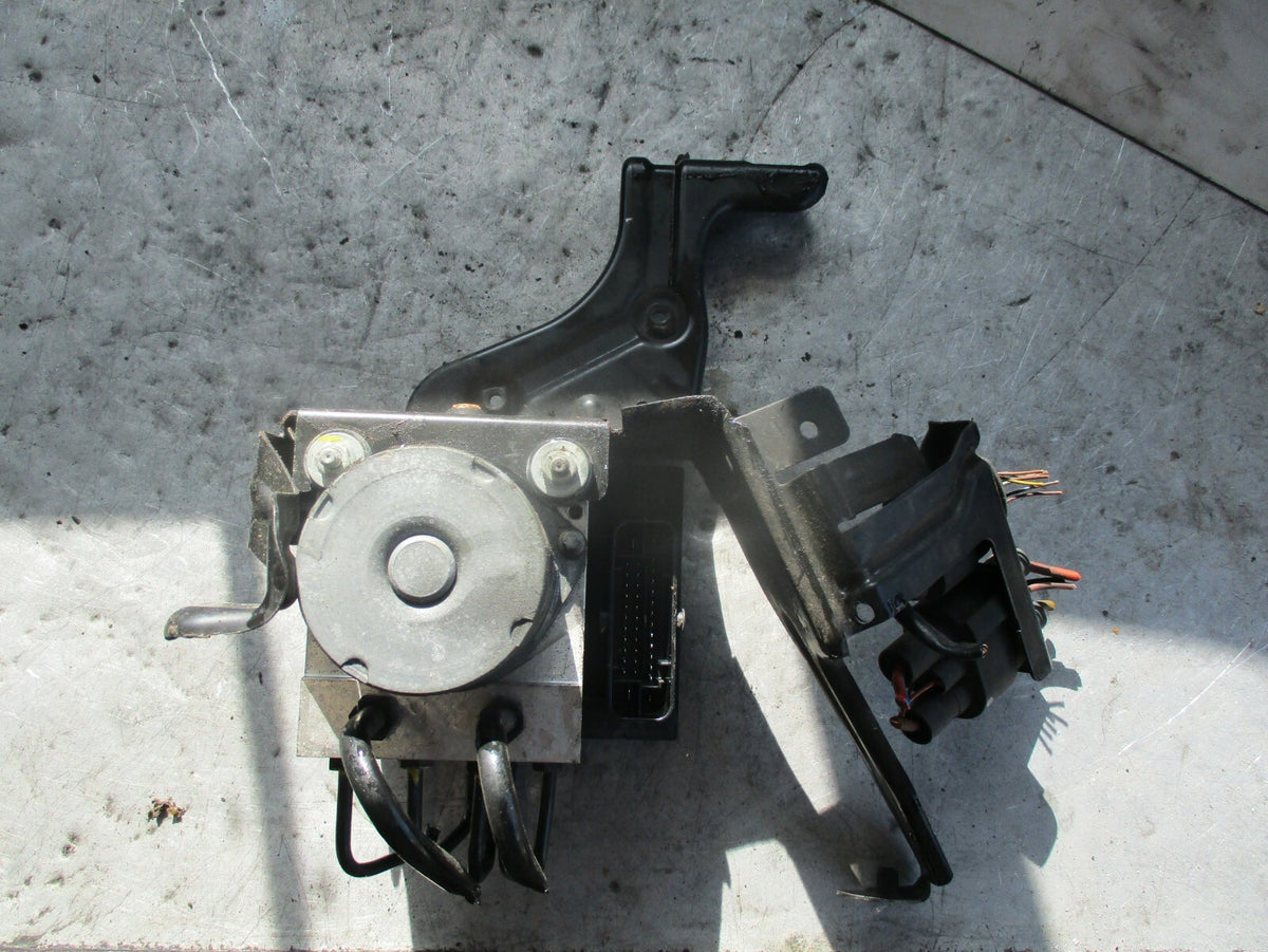 AUDI A4 B7 ABS PUMP & CONTROL MODULE