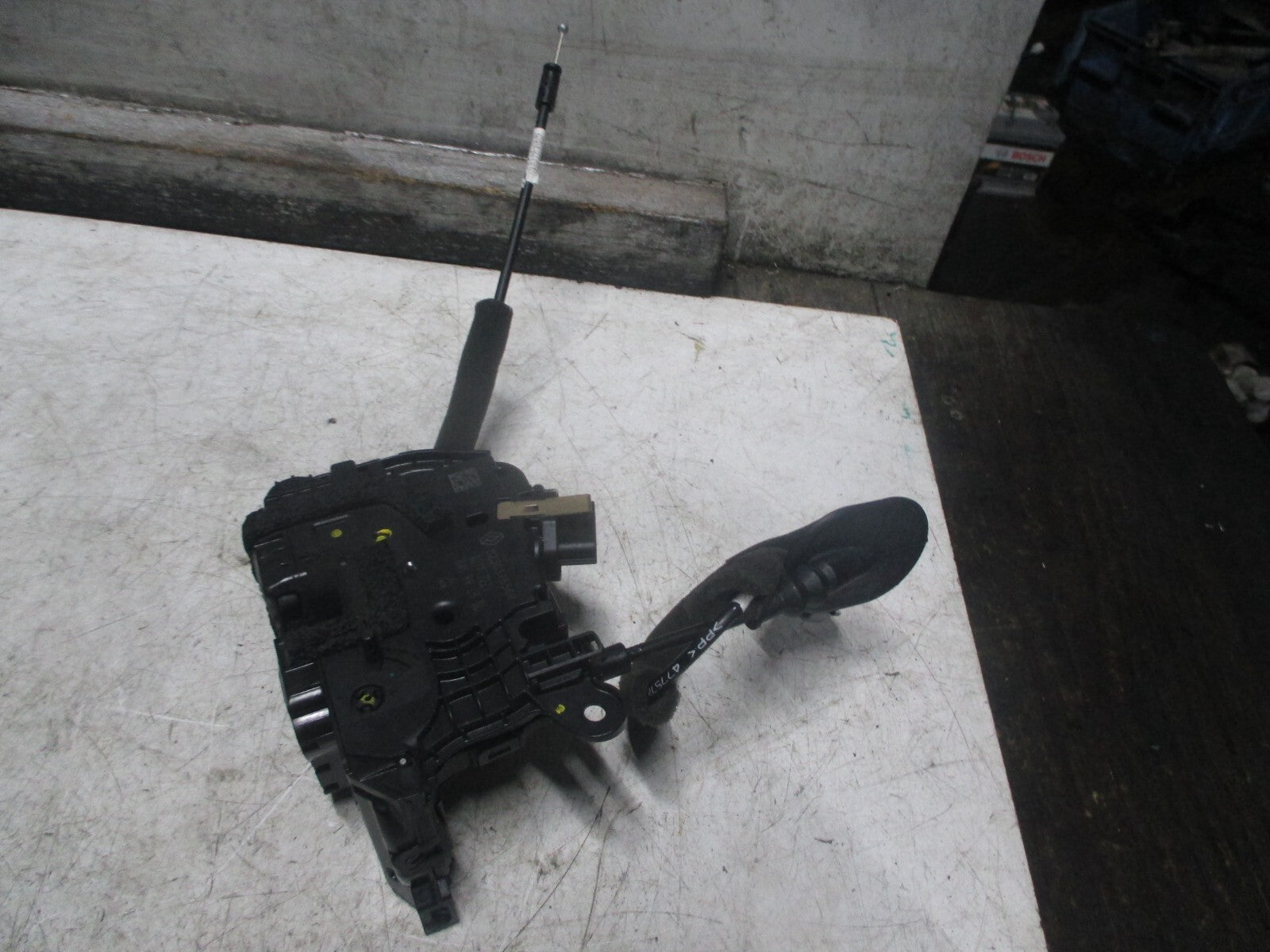 RENAULT TWINGO MK3 2017 NSR PASSENGER SIDE REAR DOOR LOCK MECHANISM 825037656R
