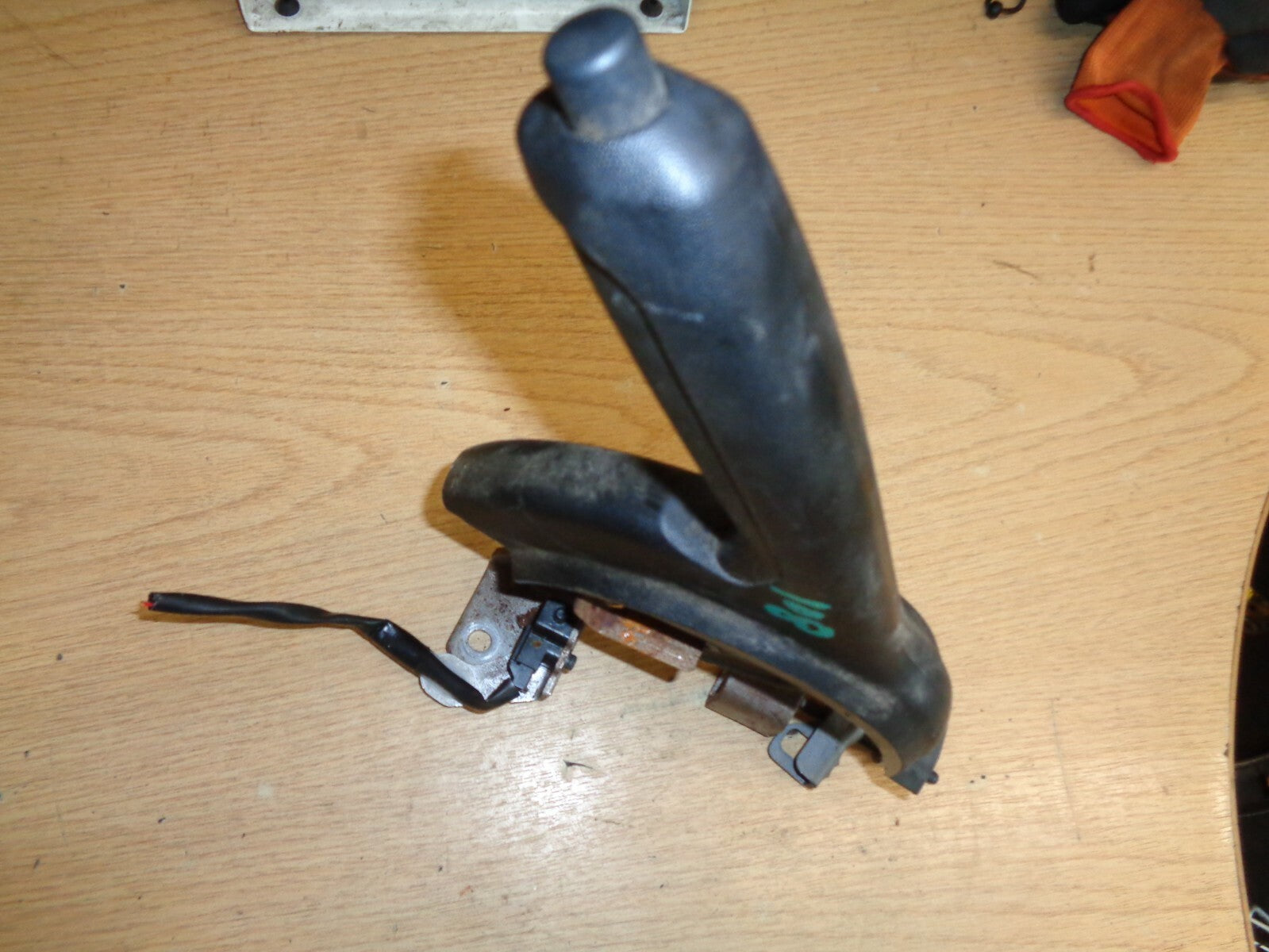 PEUGEOT 108 CITREON C1 TOYOTA AYGO HAND PARK BRAKE LEVER HANDLE