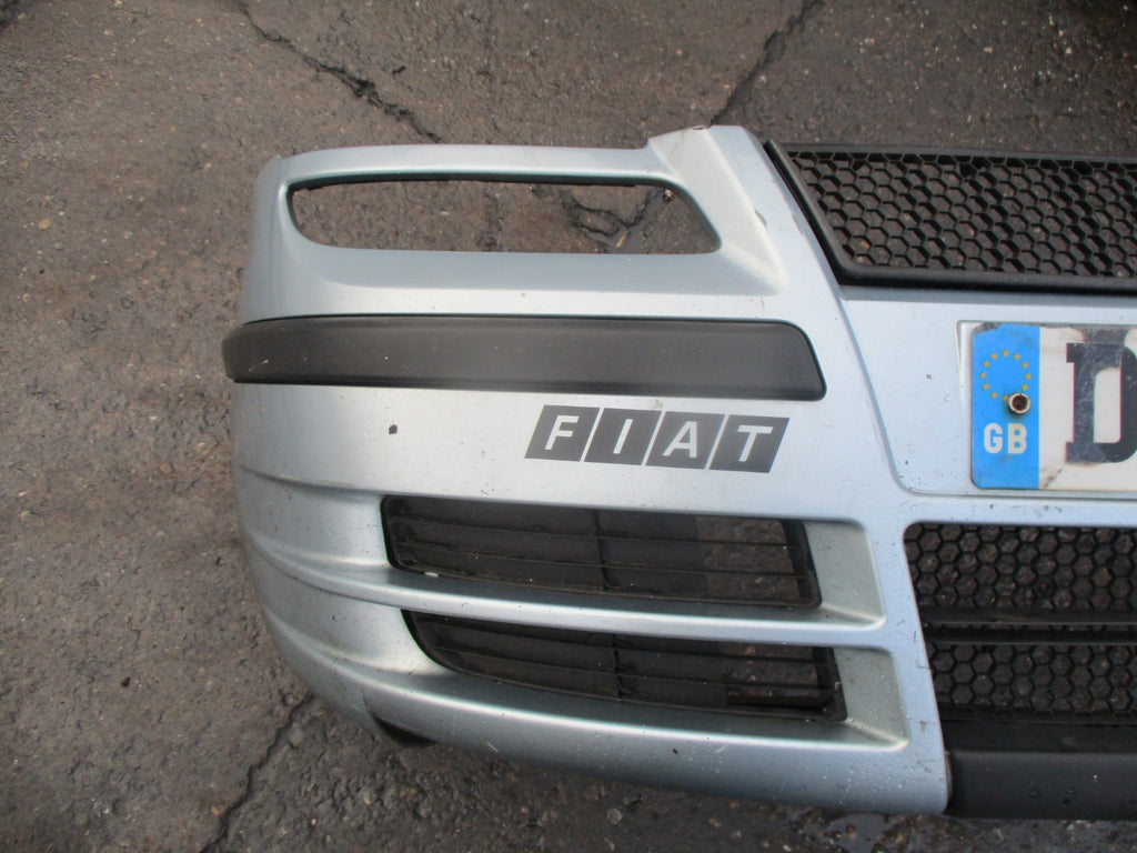 FIAT ULYSSE MPV 2004 COMPLETE FRONT PLASTIC BUMPER GRILL GRILLS TRIM BLUE DEFECT