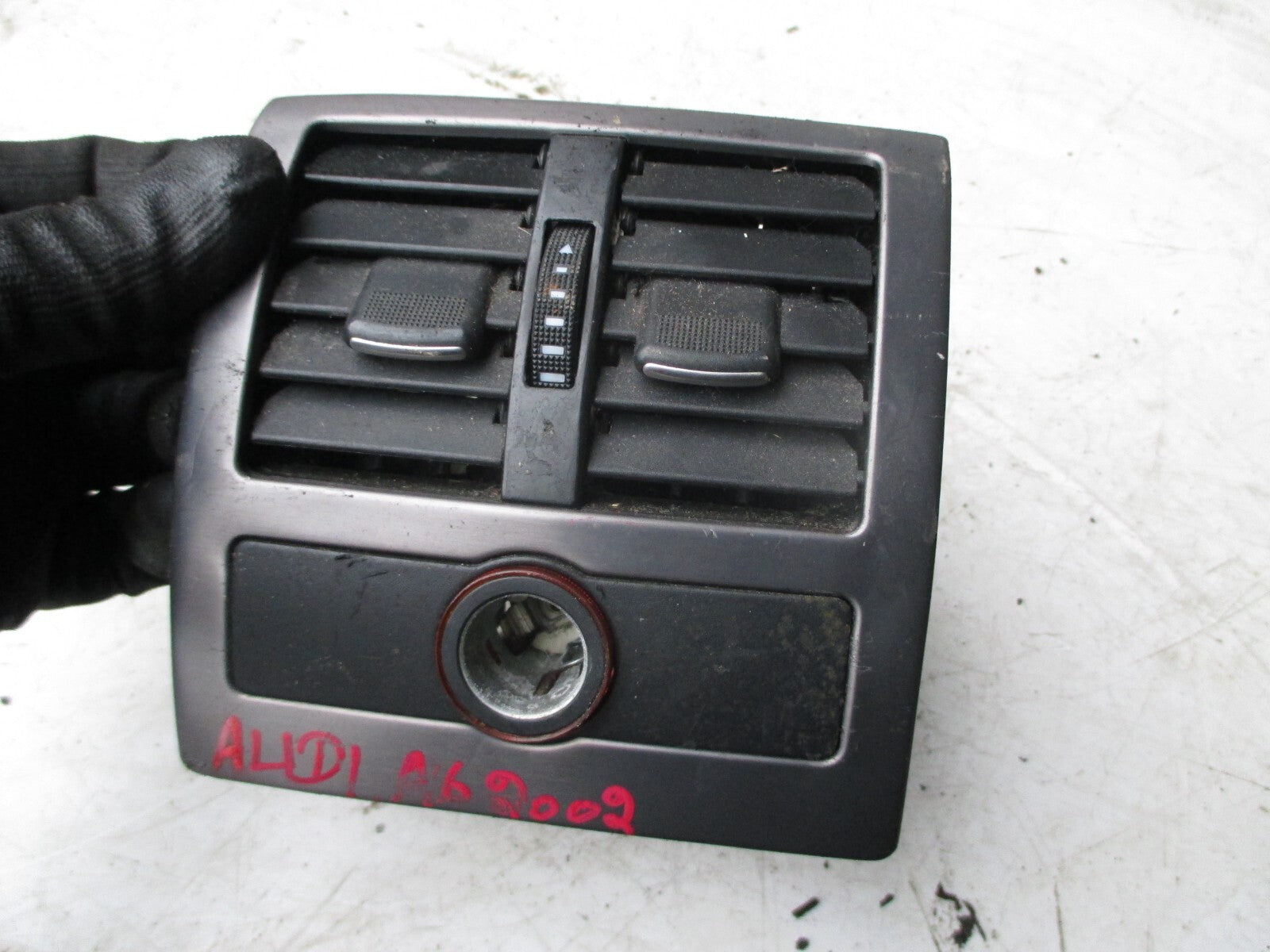 AUDI A6 2003 CENTRE CONSOLE AIR BLOWER TWIN DOUBLE VENT ASSEMBLY UNIT 4B0815743