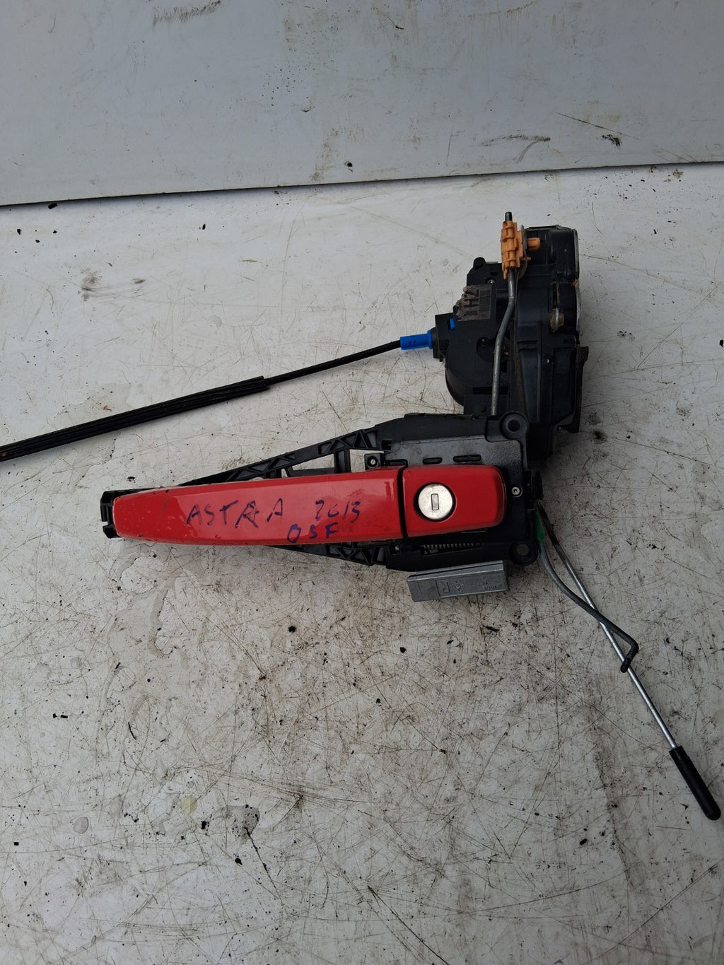 ASTRA J 2013 RED OSF FRONT OFF RIGHT DRIVER SIDE DOOR HANDLE AND LOCK 14096401RH