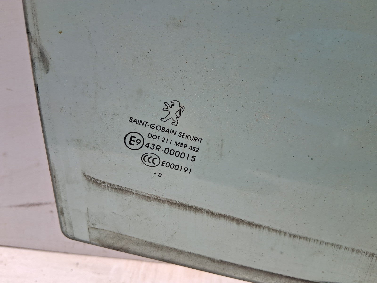 2010 PEUGEOT 207 HATCHBACK OSF DRIVER SIDE FRONT RIGHT WINDOW GLASS