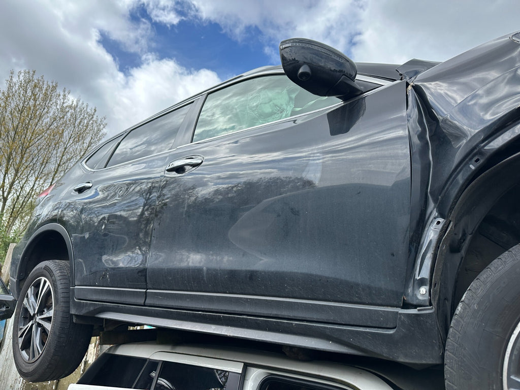 2018 NISSAN X TRAIL T32 OSF DRIVER SIDE FRONT DOOR BARE BLACK