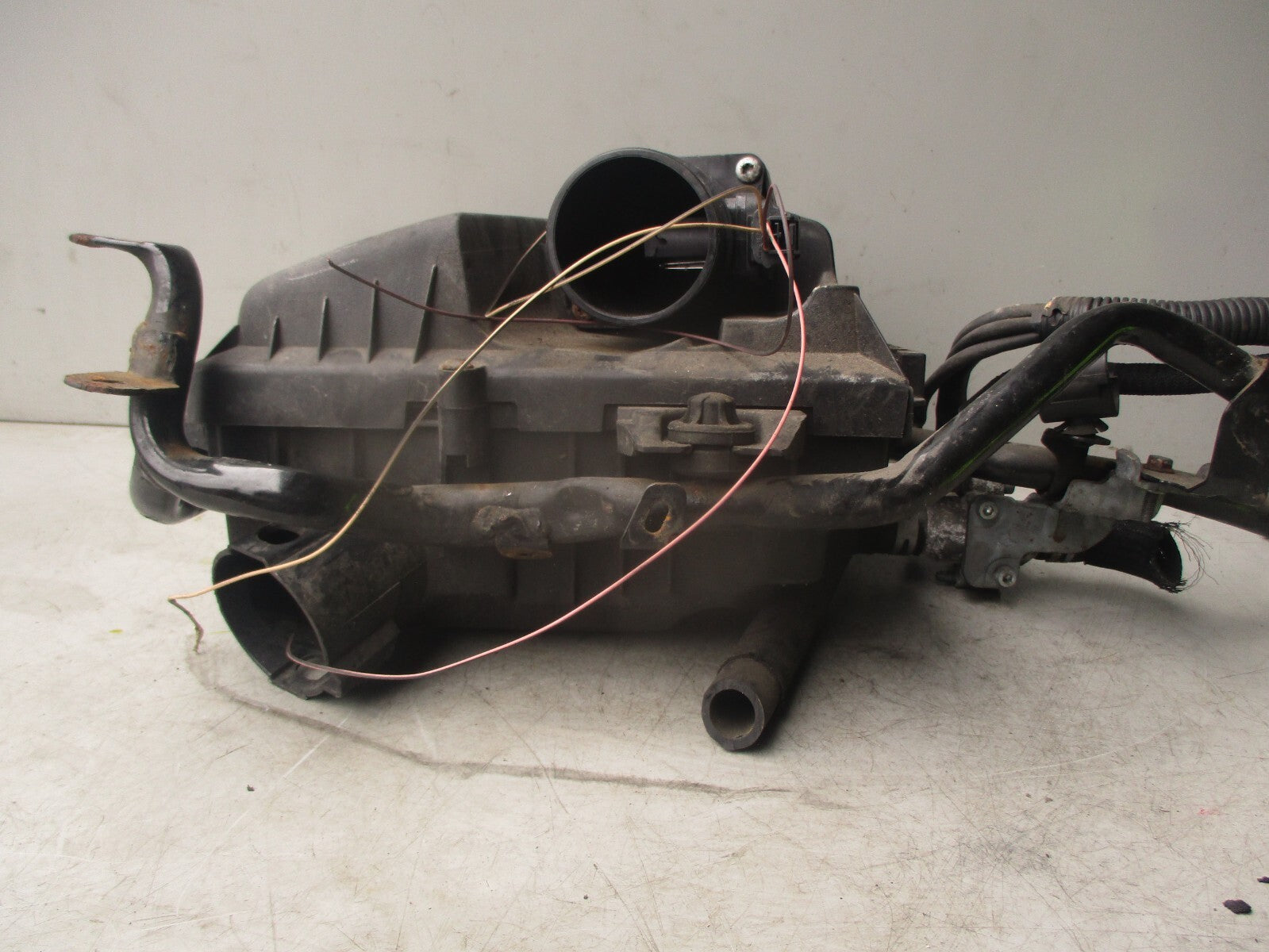 2014 VAUXHALL VIVARO 2.0 DIESEL AIR FILTER HOUSEING AIR BOX 8200760899