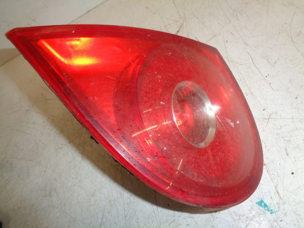 VW VOLKSWAGEN GOLF MK5 2005 OSR DRIVER SIDE REAR INNER TAILGATE TAILLIGHT