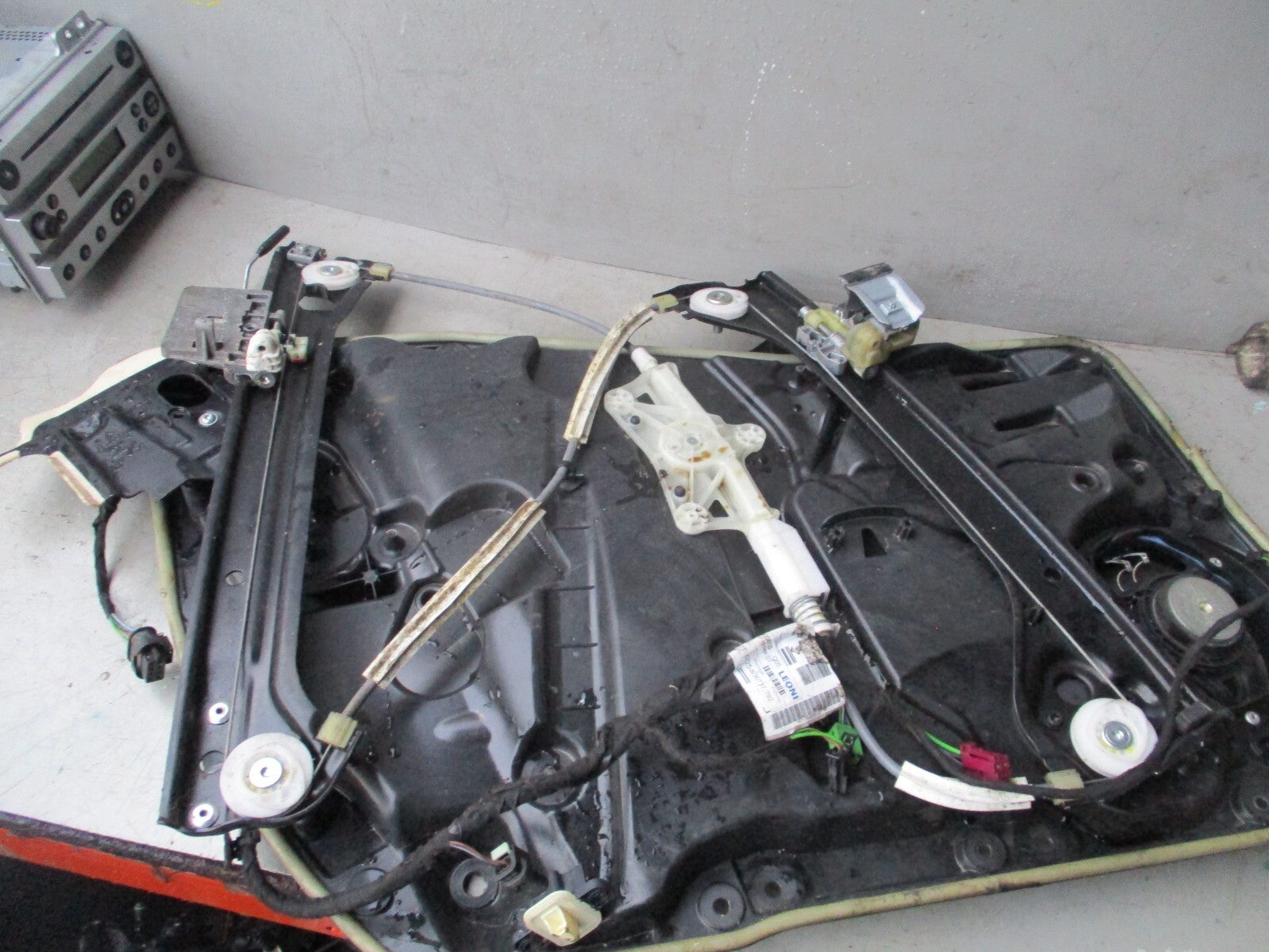 2018 MERCEDES A CLASS OSF DRIVER SIDE FRONT WINDOW MOTOR & REGULATOR 928354105RH