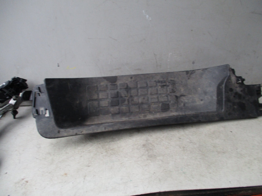 VAUXHALL VIVARO MK3 2021 OS DRIVER SIDE FRONT DOOR STEP TRIM COVER 98091632ZD