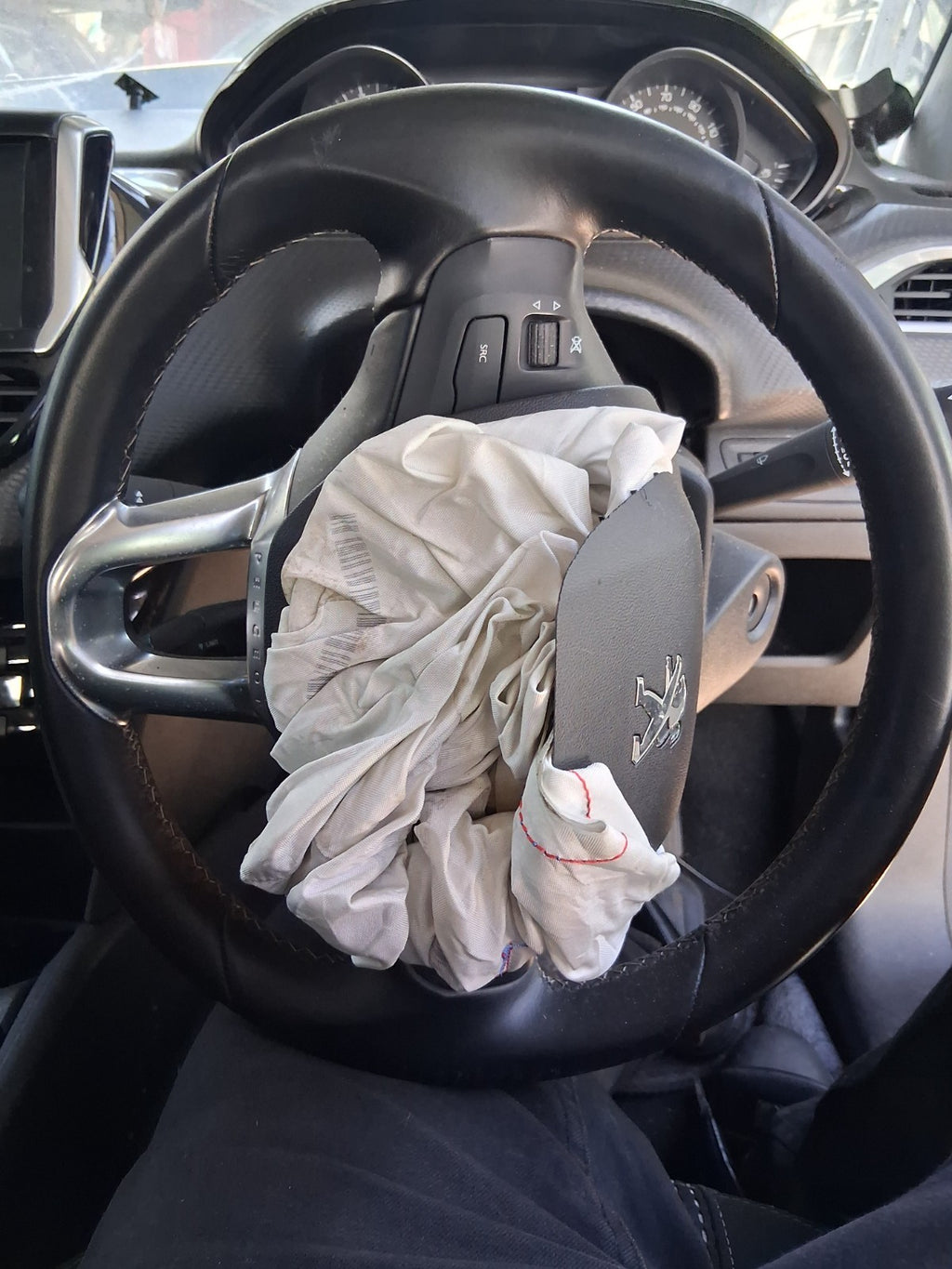 2019 PEUGEOT 208 MK1 MULTIFUNCTIONAL STEERING WHEEL BLACK