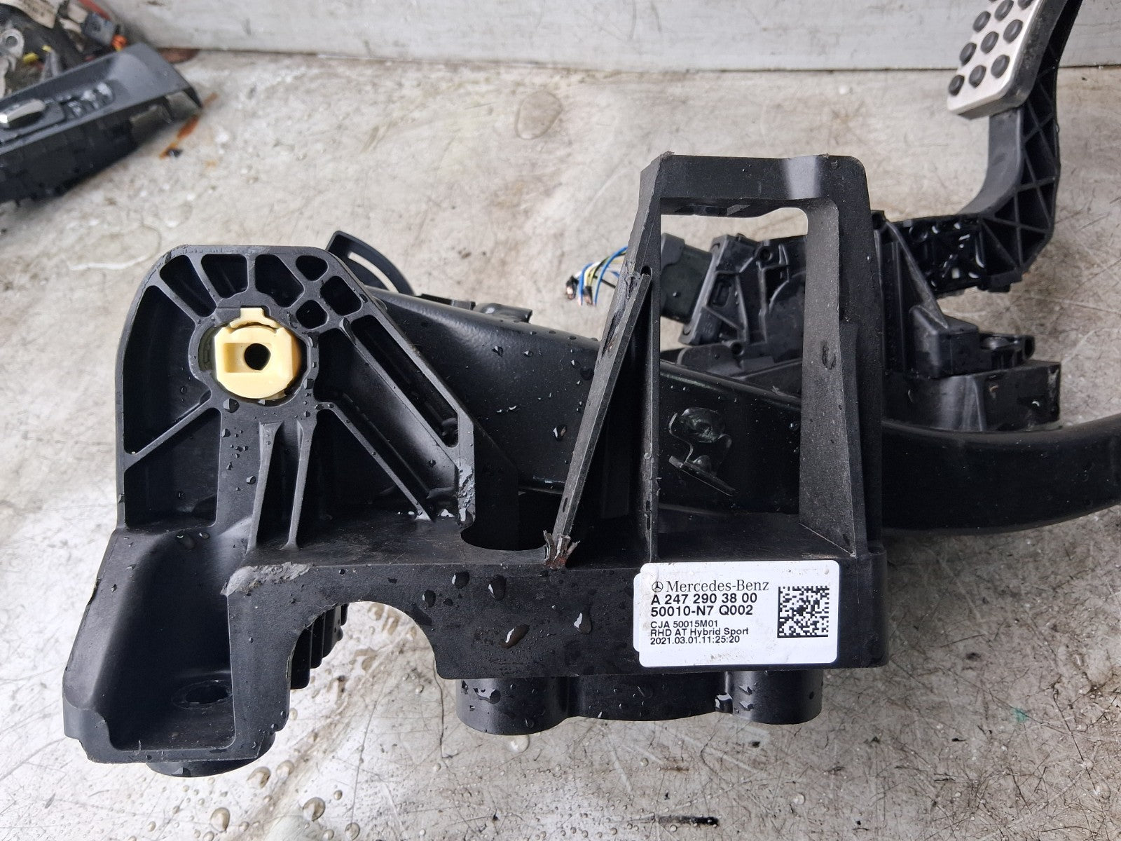 2021 MERCEDES A CLASS V177 HYBRID BRAKE ACCELERATOR PEDAL ASSEMBLY A2472903800