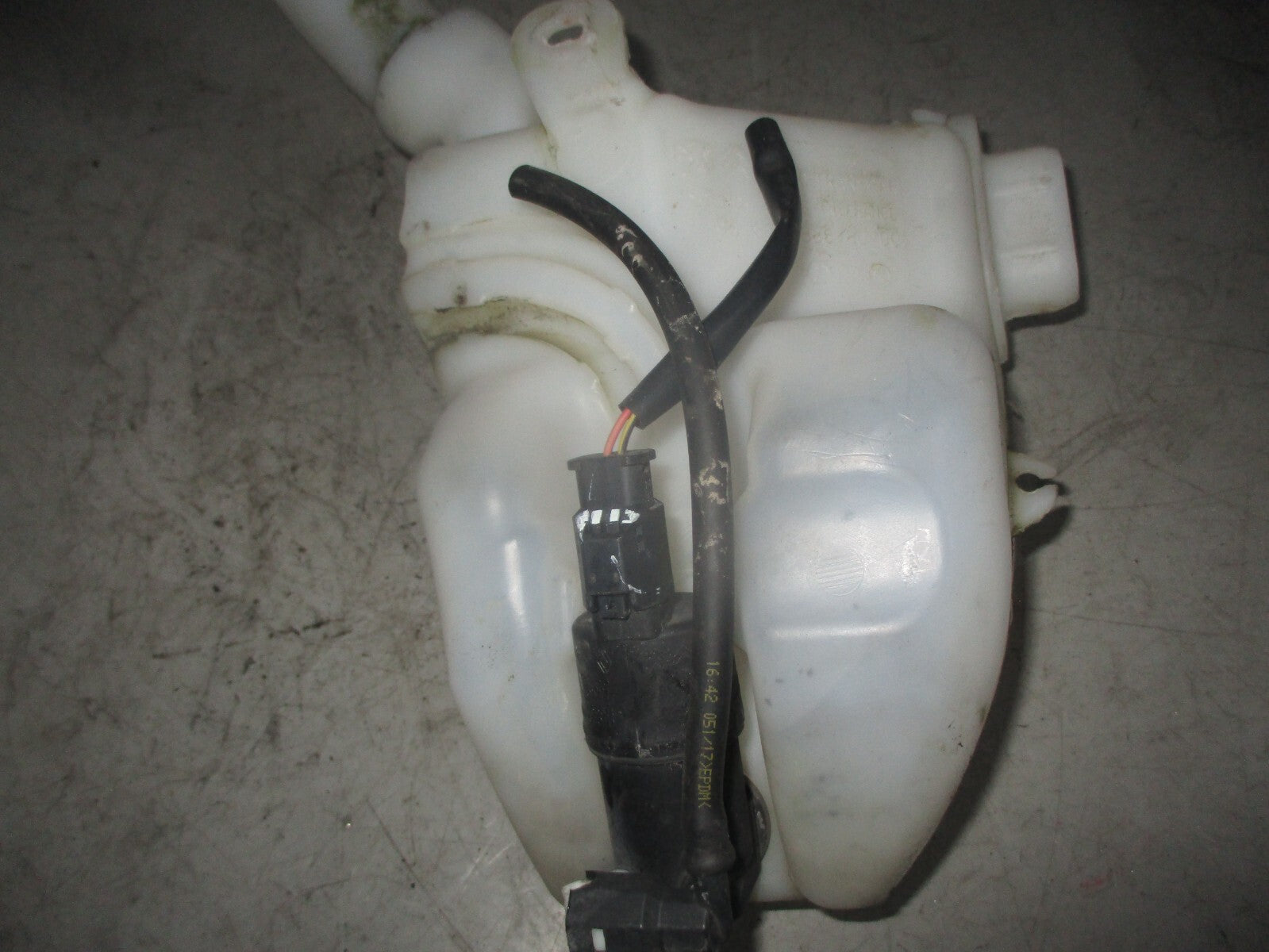 PEUGEOT 208 2017 WNDSCREEN WASHER BOTTLE & PUMP 9683988680