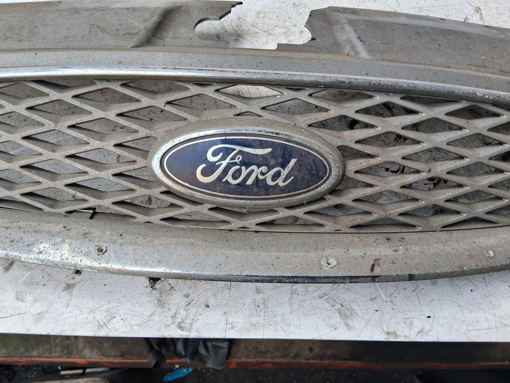 2005 FORD MONDEO MK3 FRONT BUMPER GRILL DAMAGED 6S718A133