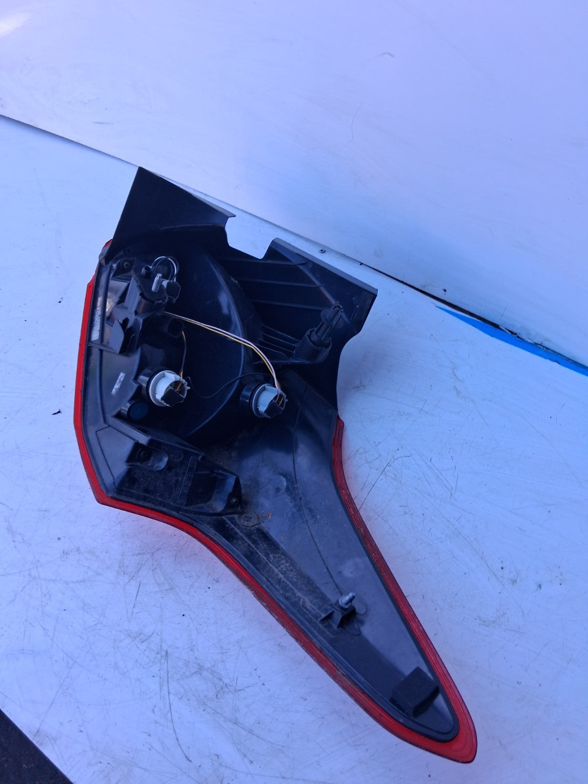2017 FORD FOCUS NSR NEAR LEFT PASSENGER SIDE REAR TAIL LIGHT E1EB13405BC