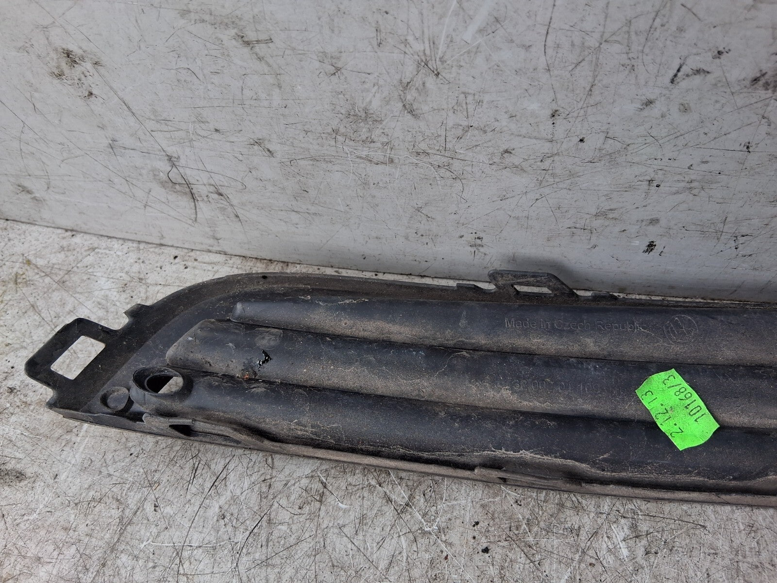 2017 VW VOLKSWAGEN POLO MK5 NSF PASSENGER SIDE FRONT LOWER GRILLE 5G0853666