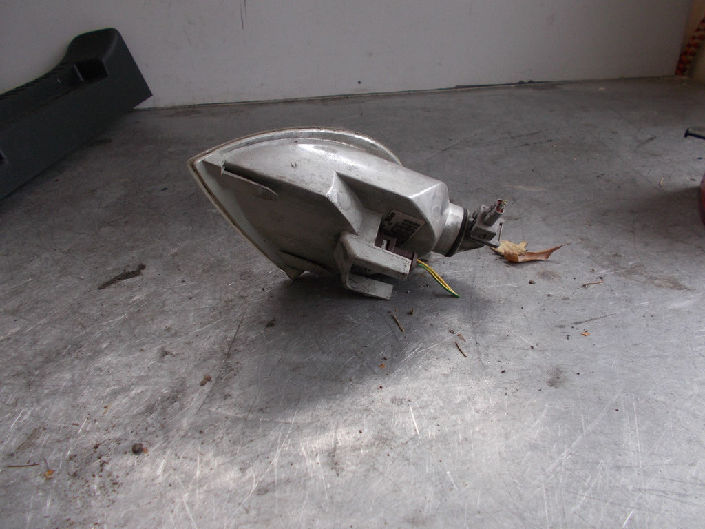 RENAULT LAGUNA MK2 2001 PASSENGER SIDE NEAR SIDE INDICATOR LIGHT G7700820126