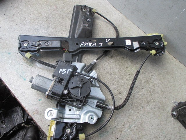 2012 VAUXHALL ASTRA J NSF PASSENGER SIDE FRONT WINDOW MOTOR & REGULATOR 966435