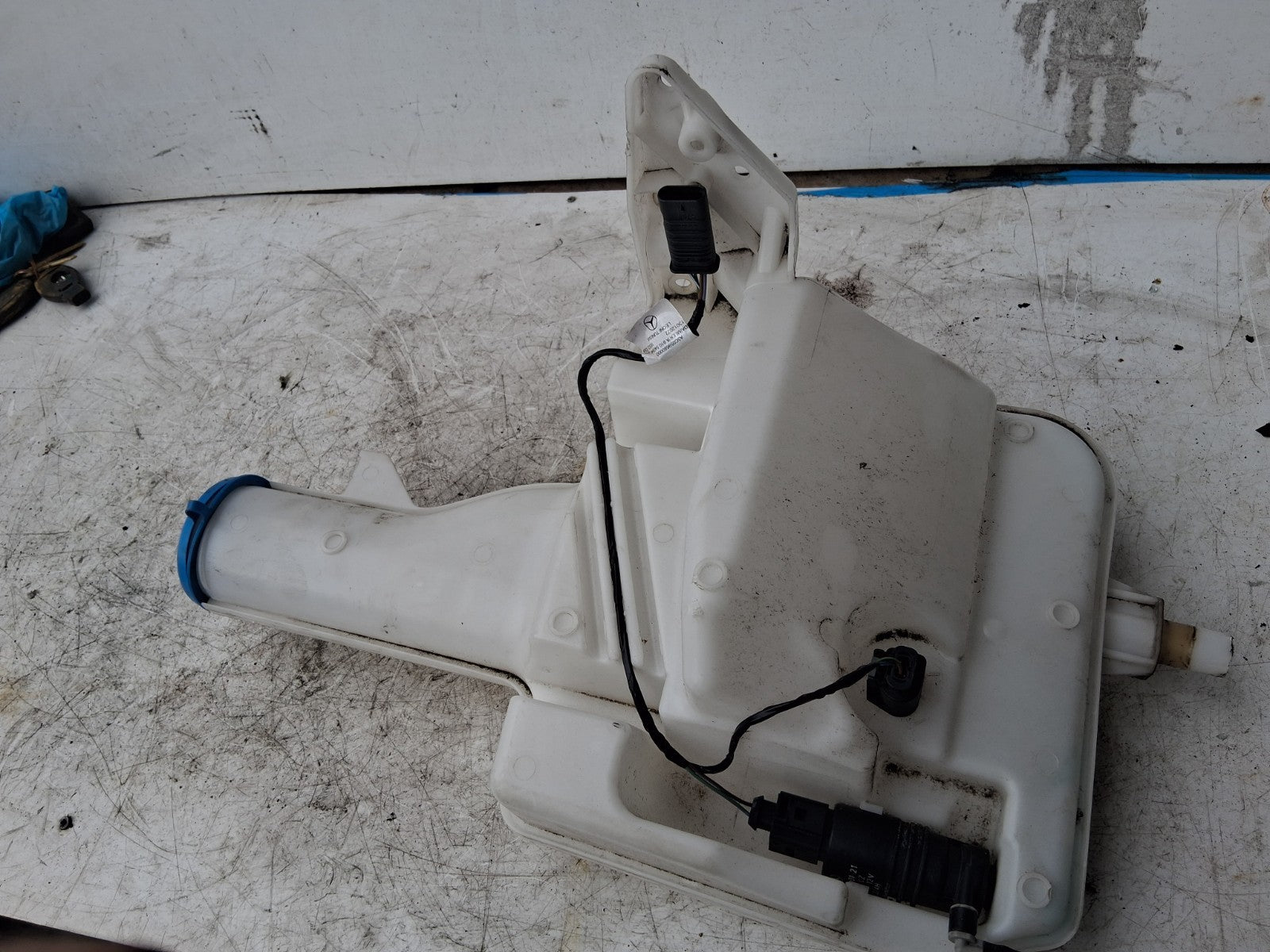 2020 MERCEDES SPRINTER W907 FRONT WINDSCREEN WASHER BOTTLE TANK RESERVOIR
