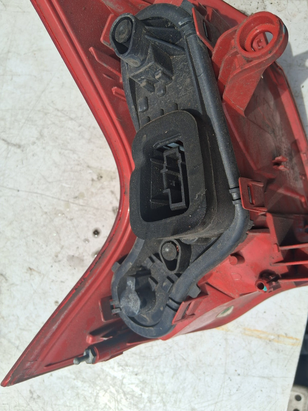 2012 PEUGEOT 3008 OSR DRIVER SIDE REAR OUTER TAIL LIGHT LAMP