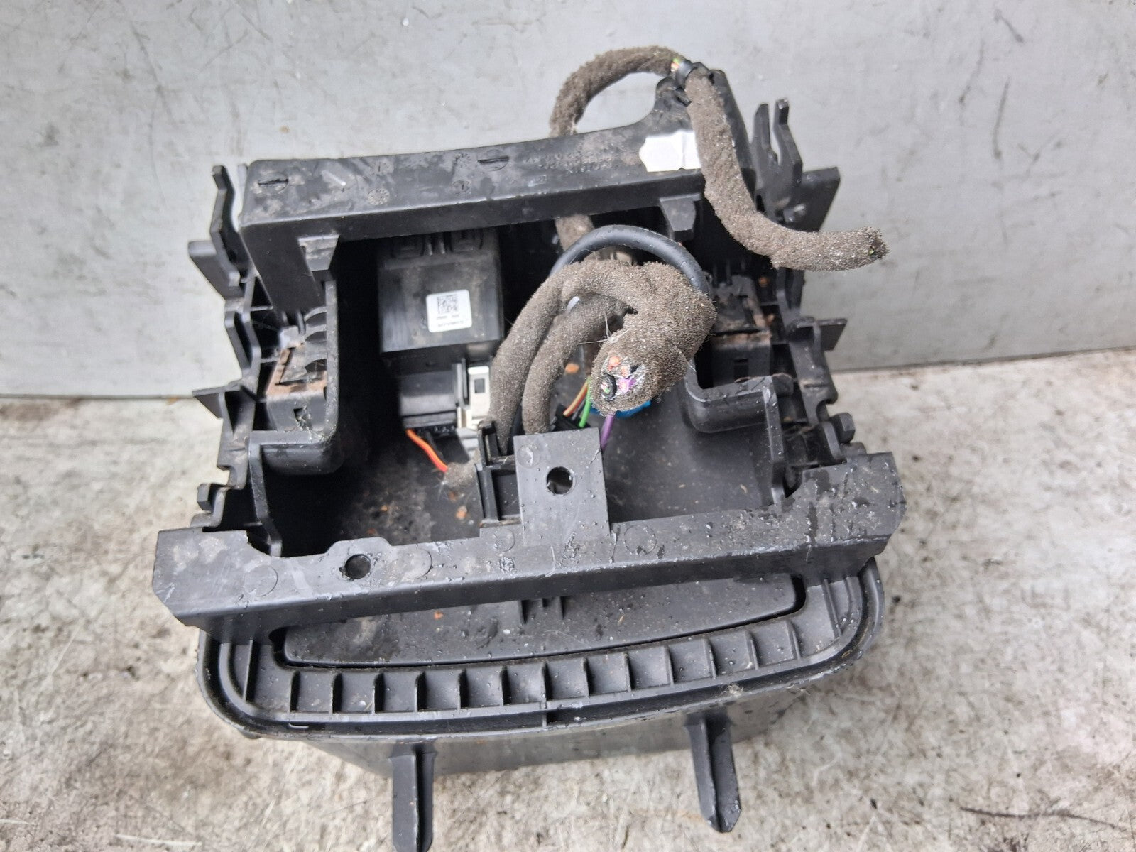 2017 VAUXHALL ZAFIRA C TOURER STORAGE CENTRE CONSOLE POWER SOCKET TRIM 13293521