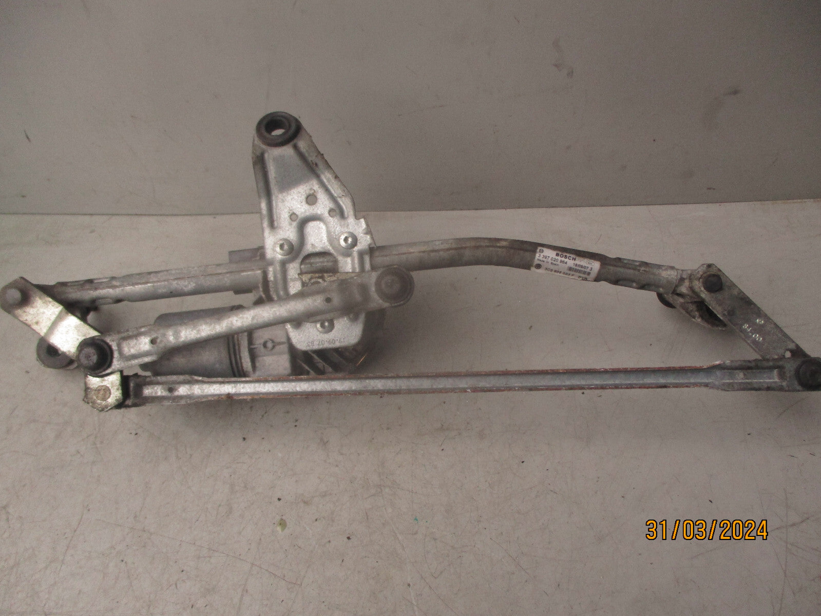 2008 VOLKSWAGEN PASSAT 2.0 DIESEL FRONT WIPER MOTOR & LINKAGE 3397020964