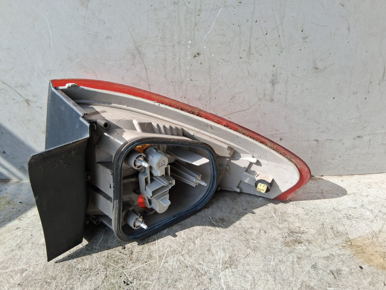 FORD MONDEO MK4 2008 NSR PASSENGER SIDE REAR LEFT OUTER LIGHT 7S7113405A