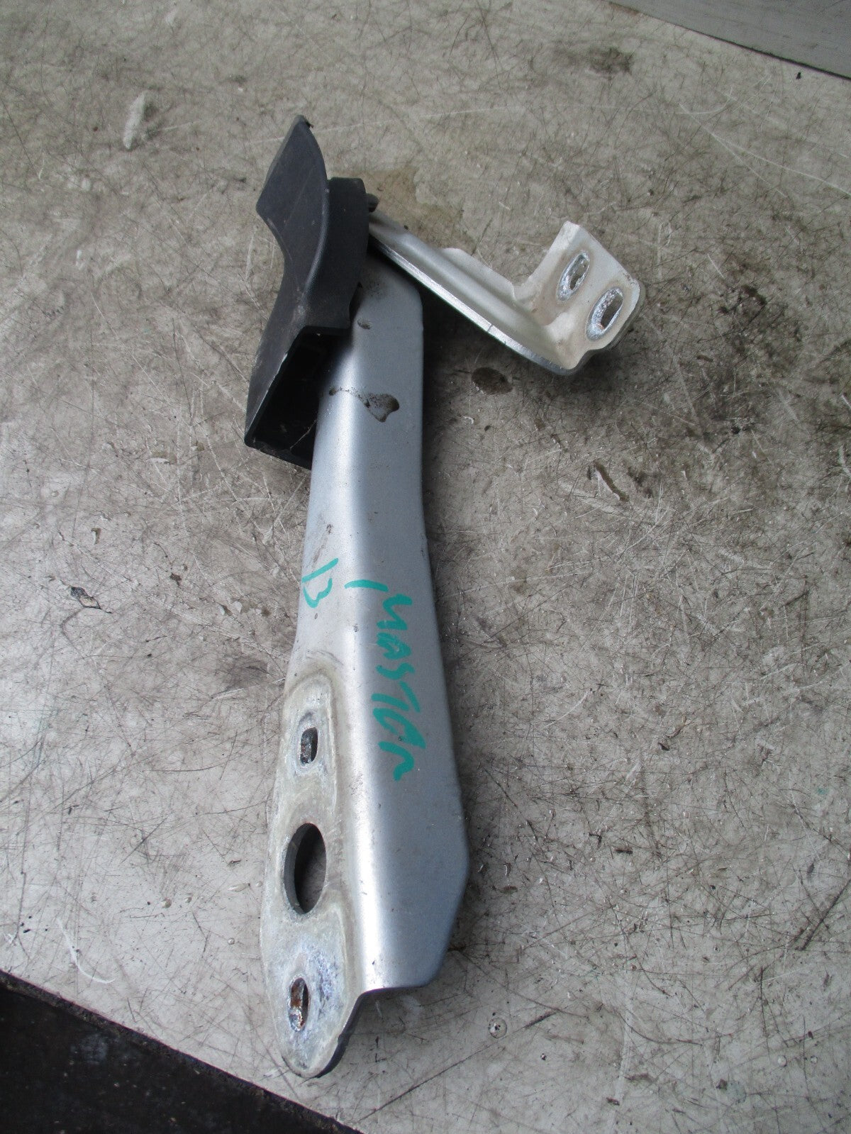 2013 RENAULT MASTER MK3 BONNET HINGES PAIR  654010006R