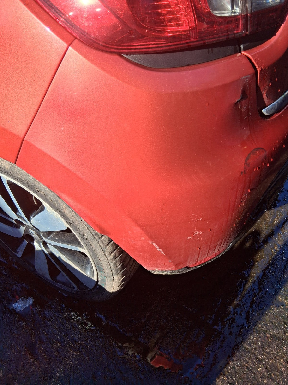 2013 RENAULT CLIO X98 MK4 COMPLETE REAR BUMPER WITH PDC SENSORS RED