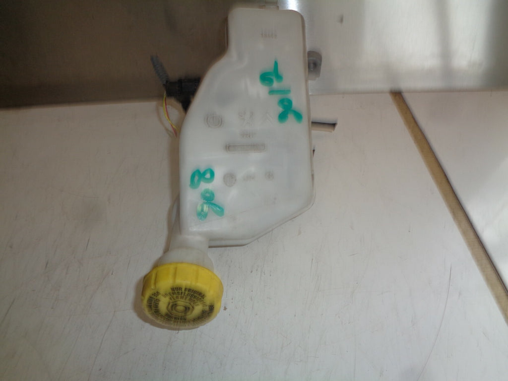 PEUGEOT 208 2012 1.2 PETROL BRAKE MASTER CYLINDER RESERVOIR