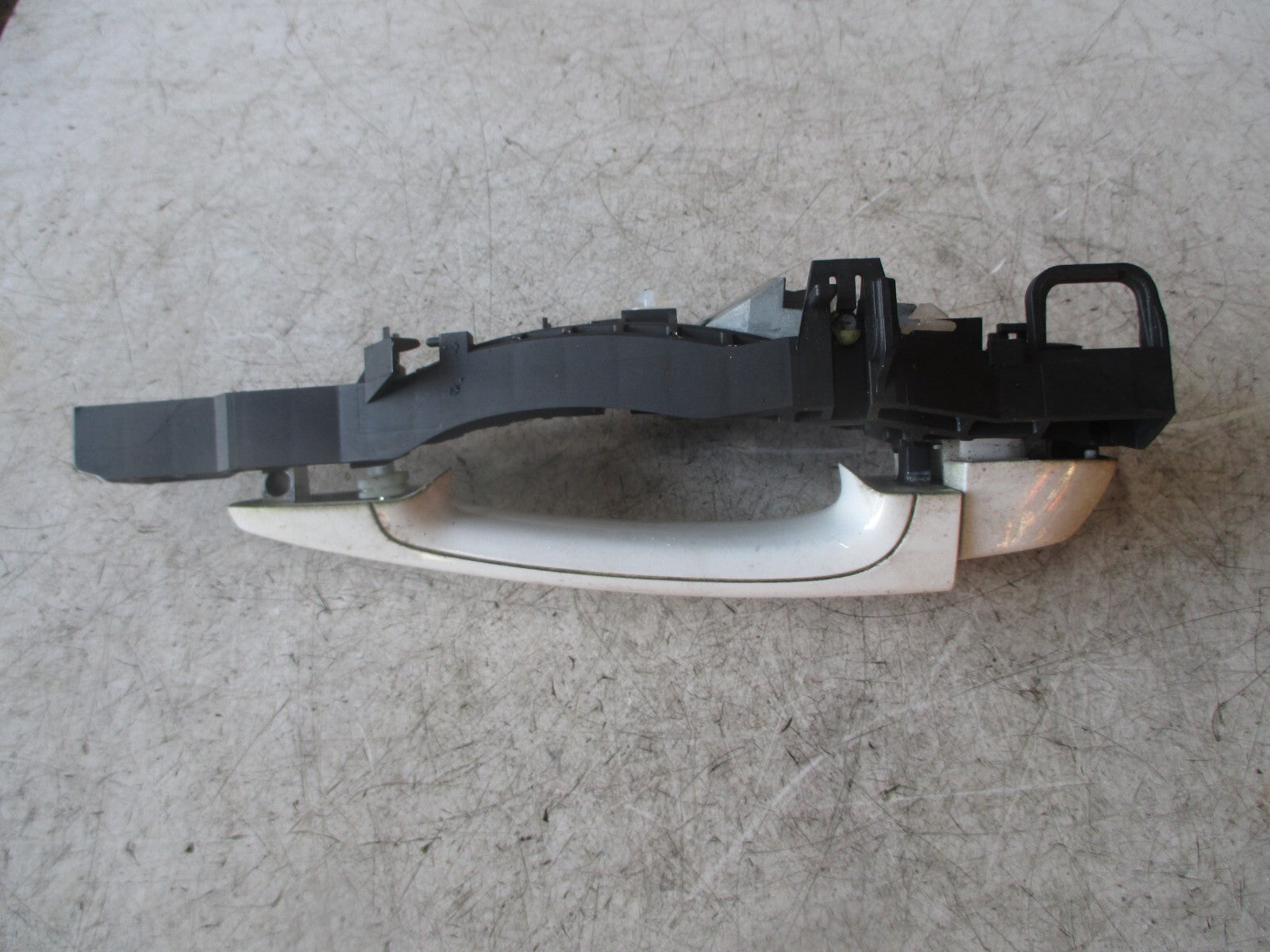 BMW F30 3 SERIES 2017 NSF PASSENGER SIDE FRONT DOOR HANDLE