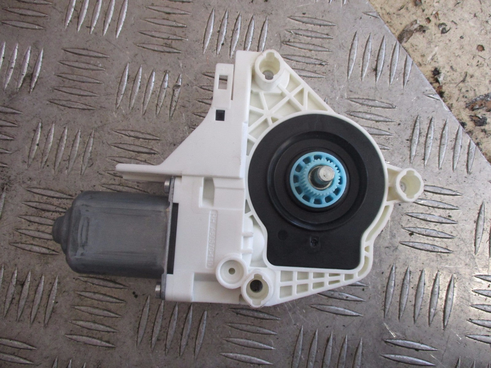 AUDI A1 2013 5 DOOR NSR PASSENGER SIDE REAR WINDOW MOTOR 8K0959811A