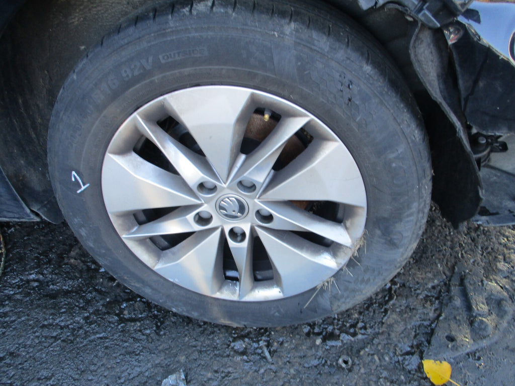 2023 SKODA OCTAVIA MK4 NX 16 INCH ALLOY WHEEL WITH TYRE 205/60R16 REF 1