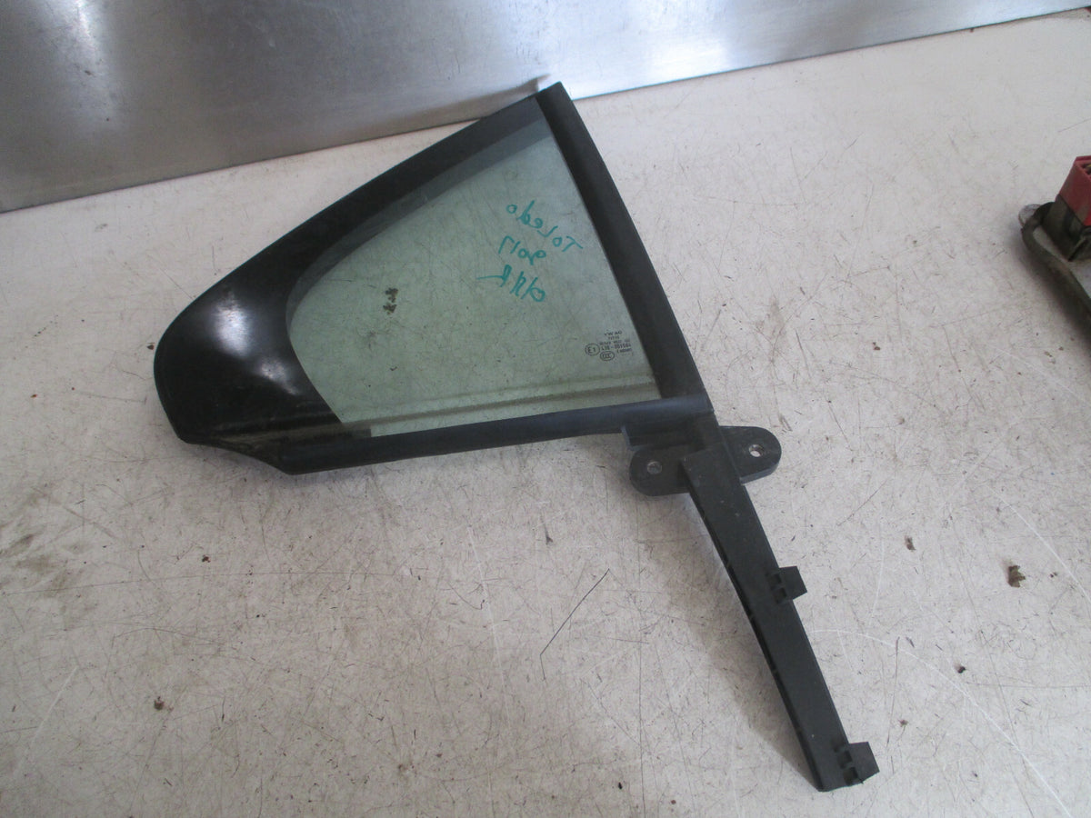 SEAT TOLEDO MK4 2017 OSR DRIVER SIDE REAR DOOR QUARTER WINDOW GLASS