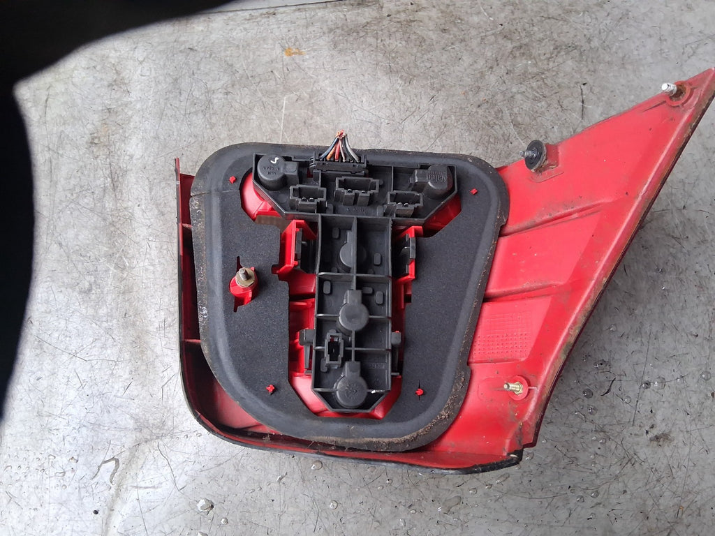 2002 VW VOLKSWAGEN GOLF MK4 OSR DRIVER SIDE REAR RIGHT TAIL LIGHT 1J6945096R