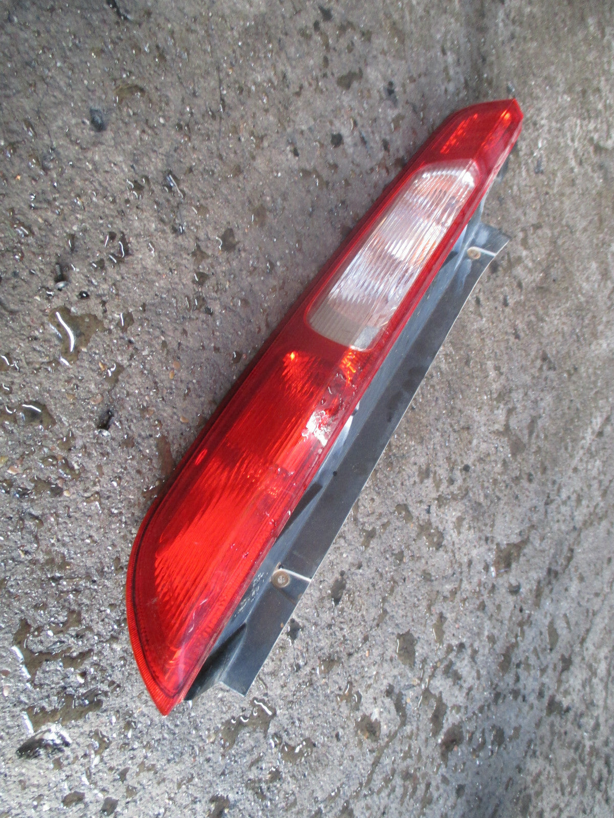 FORD FOCUS MK2 2007 NSR PASSENGER SIDE REAR TAIL LIGHT