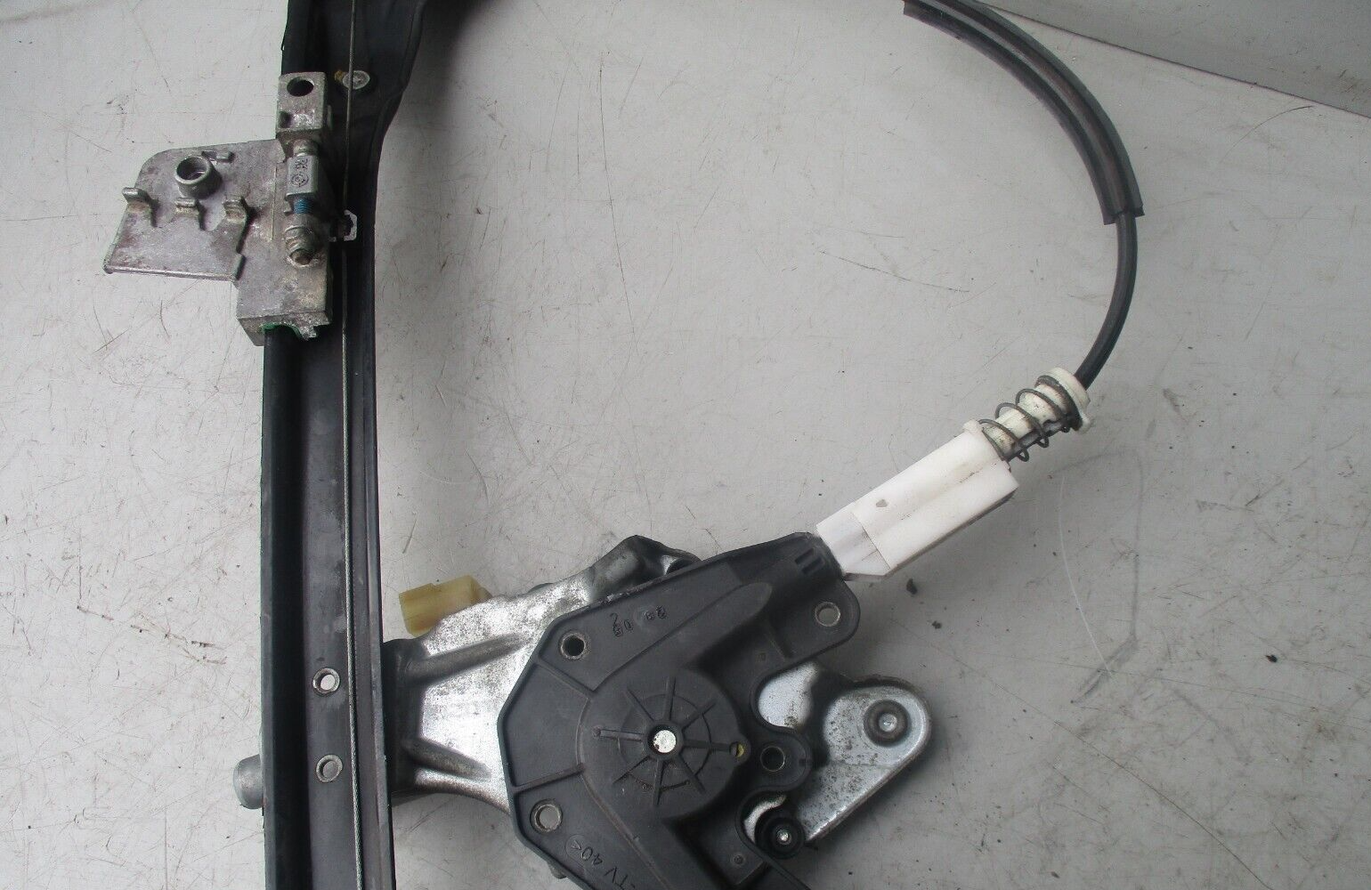 BMW E46 COUPE 3 SERIES NSF PASSENGER FRONT WINDOW MOTOR REGULATOR 676283620630