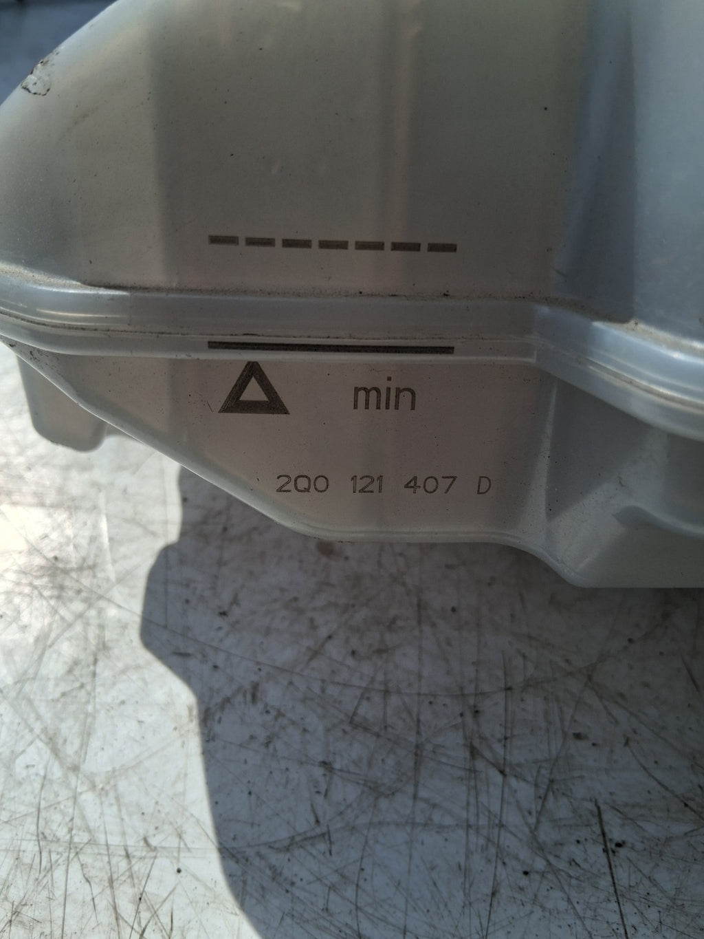 2024 VW VOLKSWAGEN HEADER COOLANT EXPANSION TANK 2Q0121407D