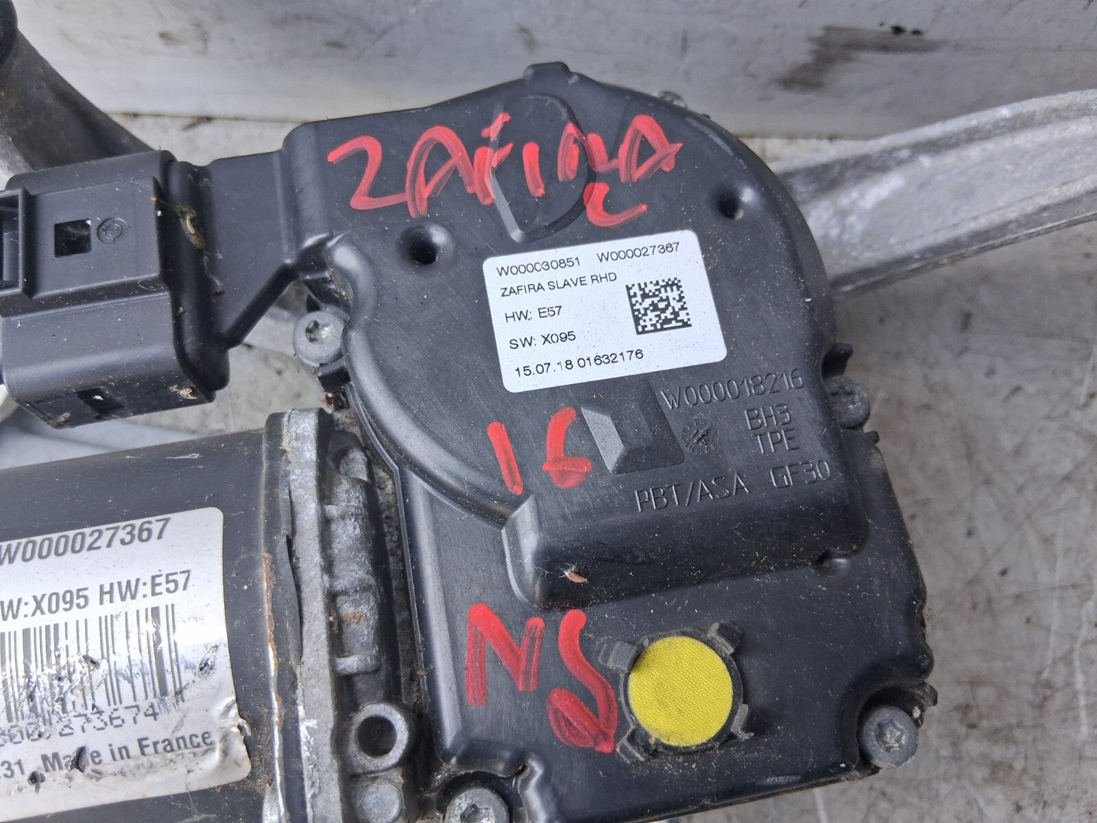 VAUXHALL ZAFIRA C 2016 NS PASSENGER SIDE FRONT WINDSCREEN WIPER MOTOR W000027367