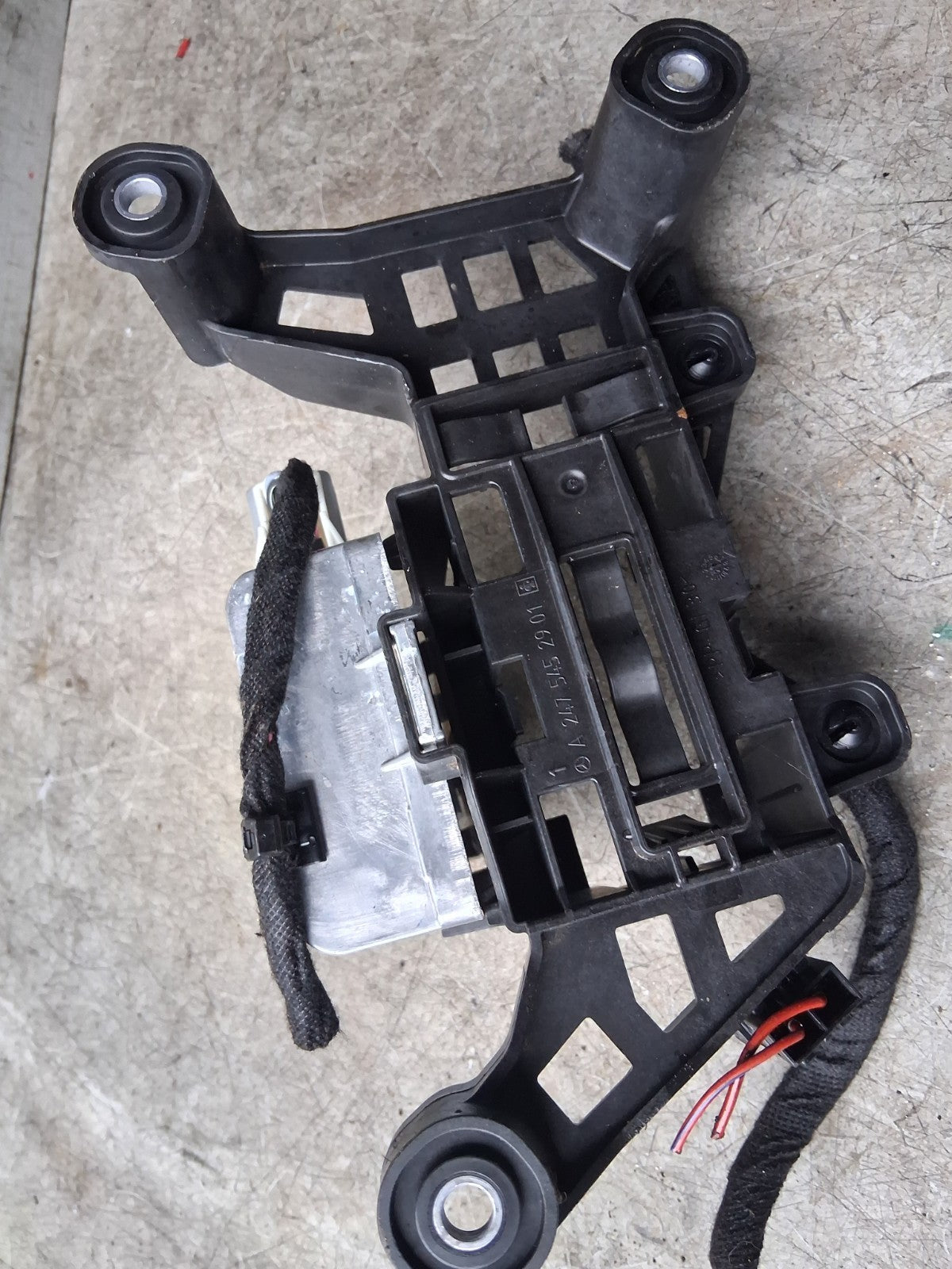 2021 MERCEDES A CLASS V177 UNDER BODY BRACKET WITH MODULE A2475452901