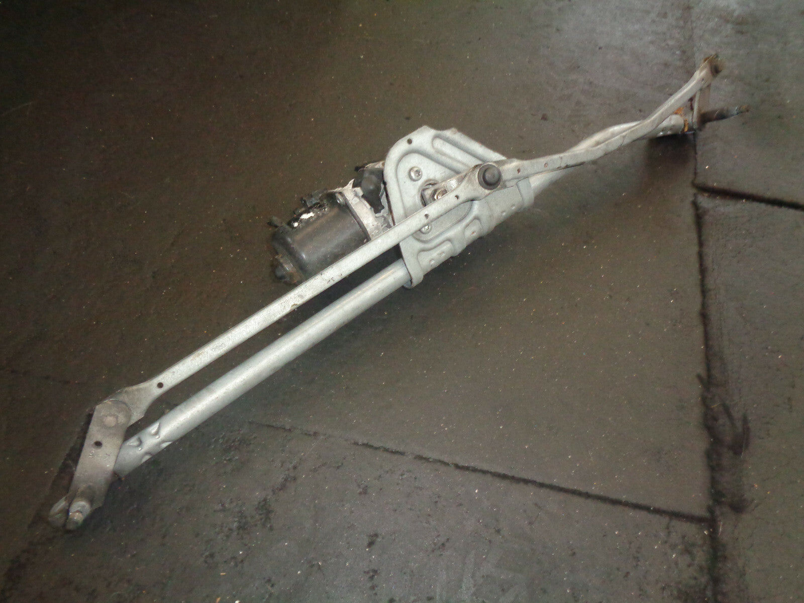MINI COOPER R56 2009 FRONT WINDSCREEN WIPER MOTOR LINKAGES 5355304