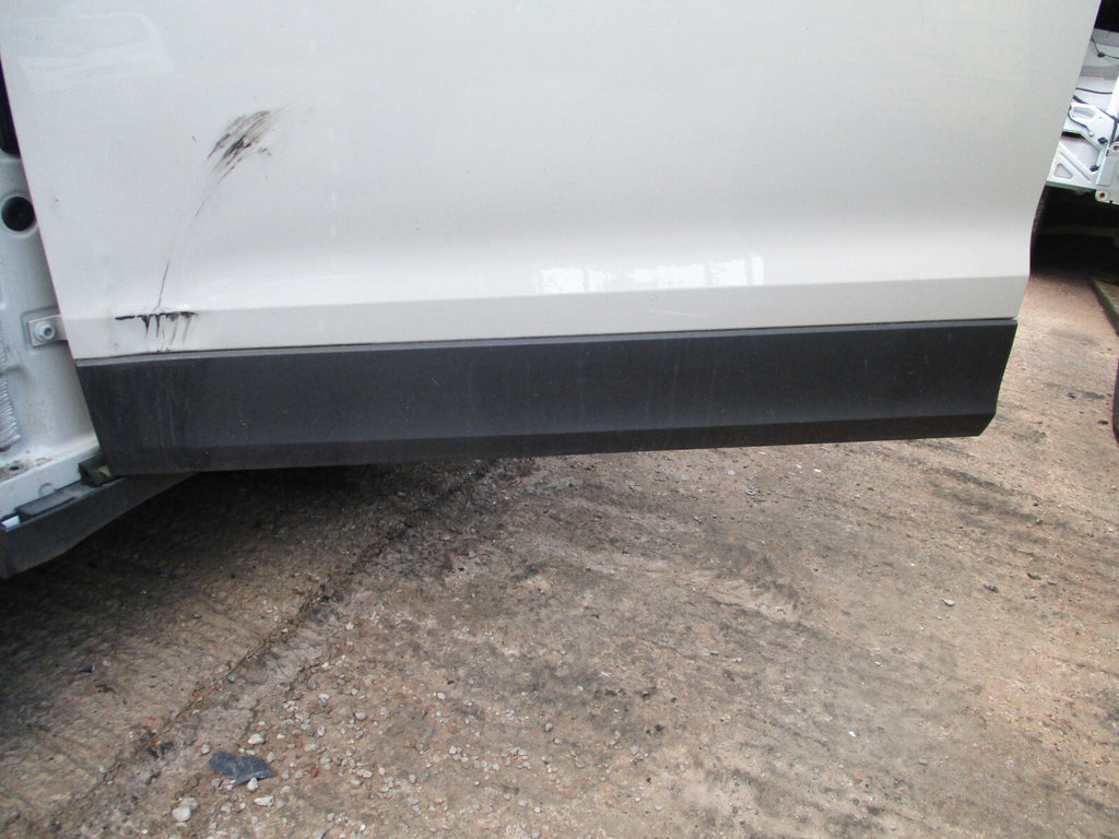 2023 VOLKSWAGEN T CROSS NSF PASSENGER SIDE FRONT LOWER DOOR MOULDING TRIM PANEL