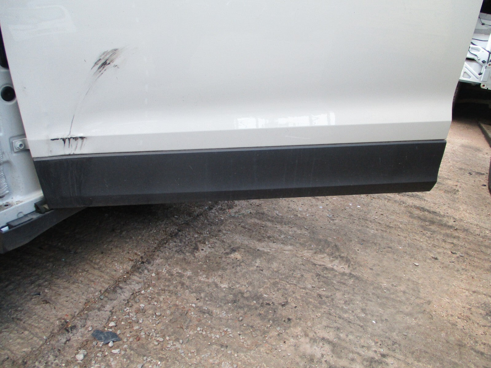 2023 VOLKSWAGEN T CROSS NSF PASSENGER SIDE FRONT LOWER DOOR MOULDING TRIM PANEL