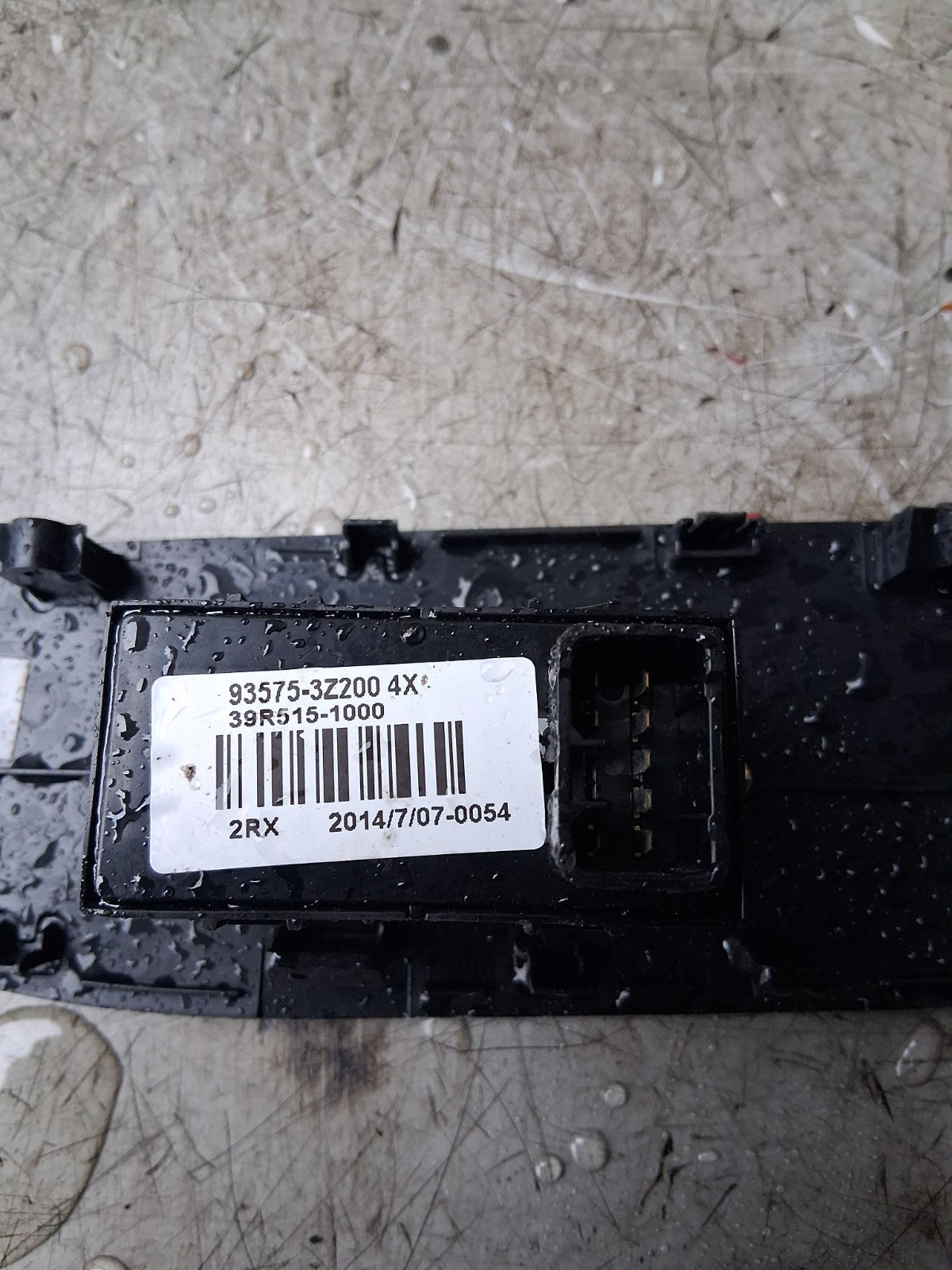 2013 HYUNDAI i40 OSF DRIVER SIDE FRONT WINDOW CONTROL SWITCH 93575-3Z2004X